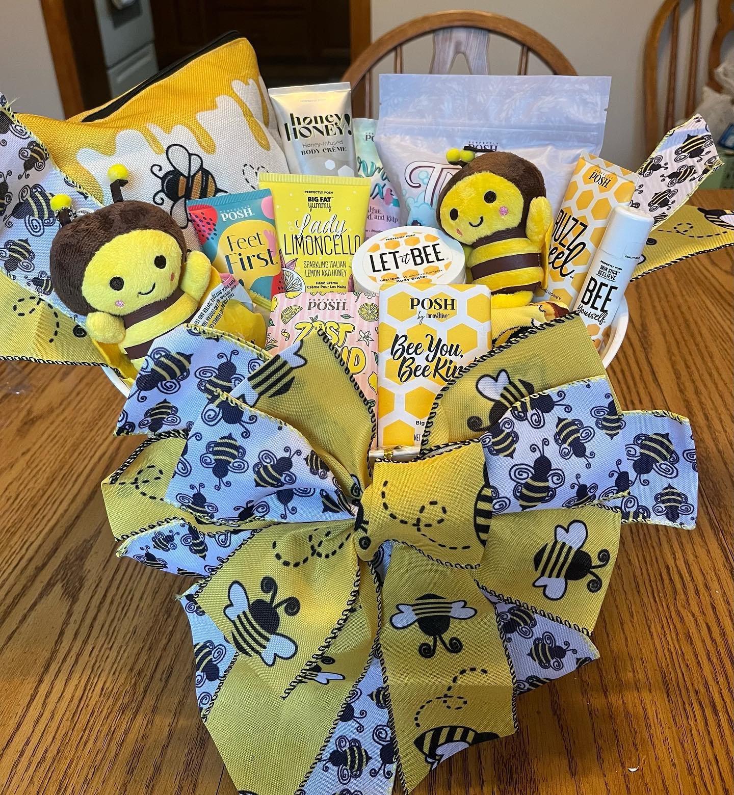Honey Bee Posh &amp; Buc-ee&rsquo;s TX baskets are ready for the 2nd Annual Ethnic Food and Music festival ! Come see us at the basket raffle benefiting The Nennie Foundation June 15th &amp; 16th at S&amp;T Arena. ❤️
#thenenniefoundation
#givebacklik