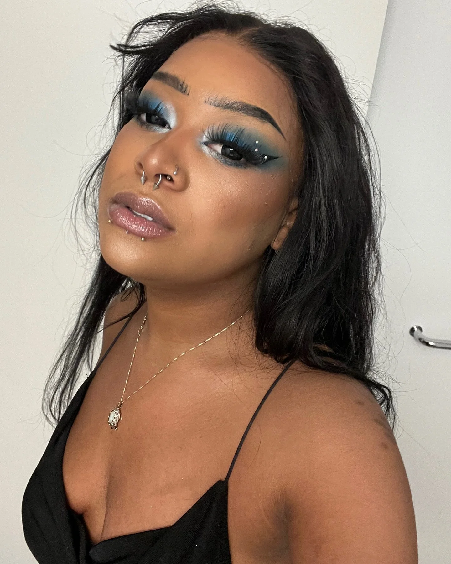 Drag Me&hellip;.🦋✨
.
.
.
.
#alternativeblackgirl #alternativemusician #alternativefashion #emogirl #egirl