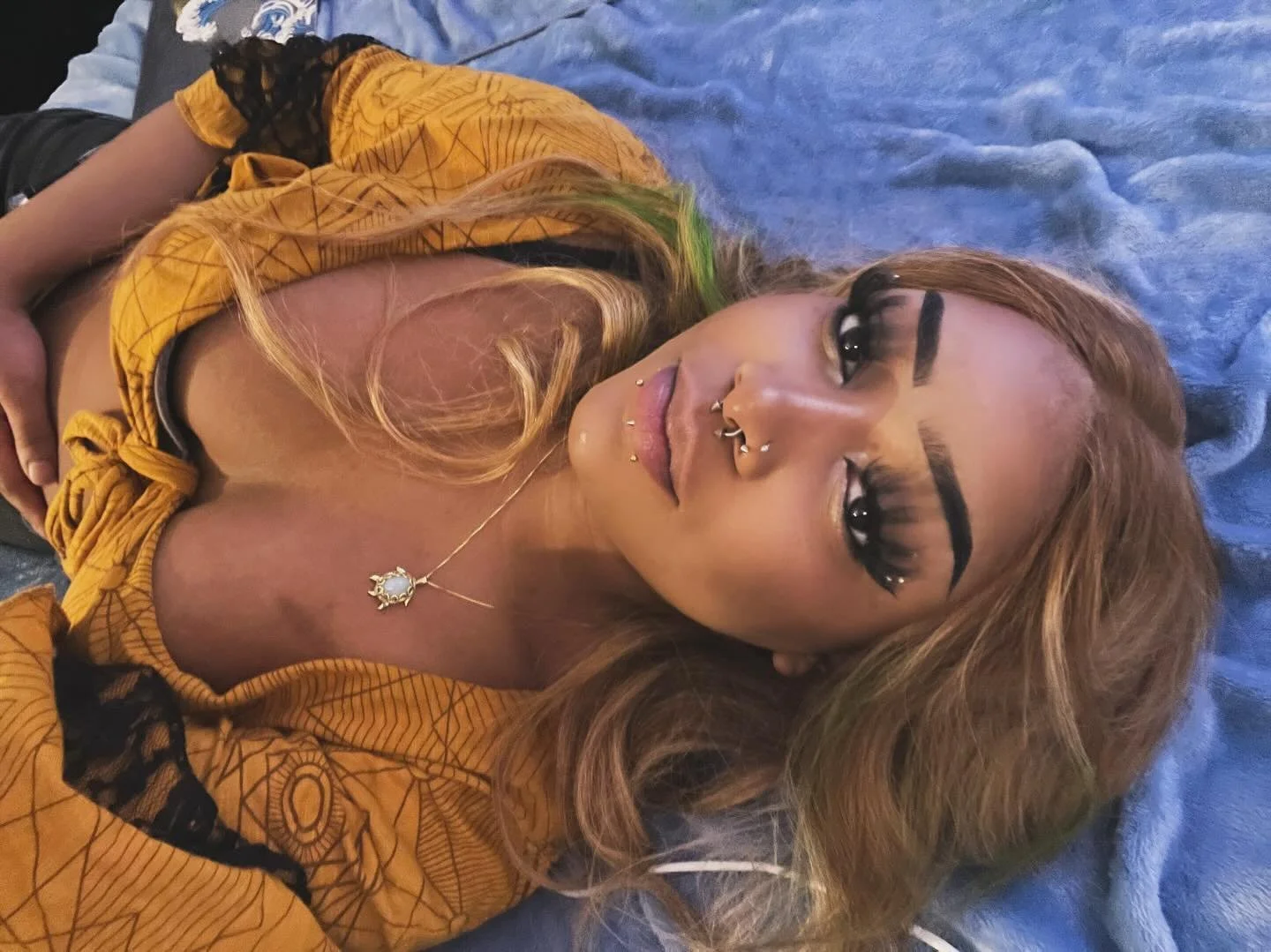 🗣️ DANGEROUSLY IN LOOOOooooOoooooOooVE 🥰 w/ myself haha #alternativeblackgirl