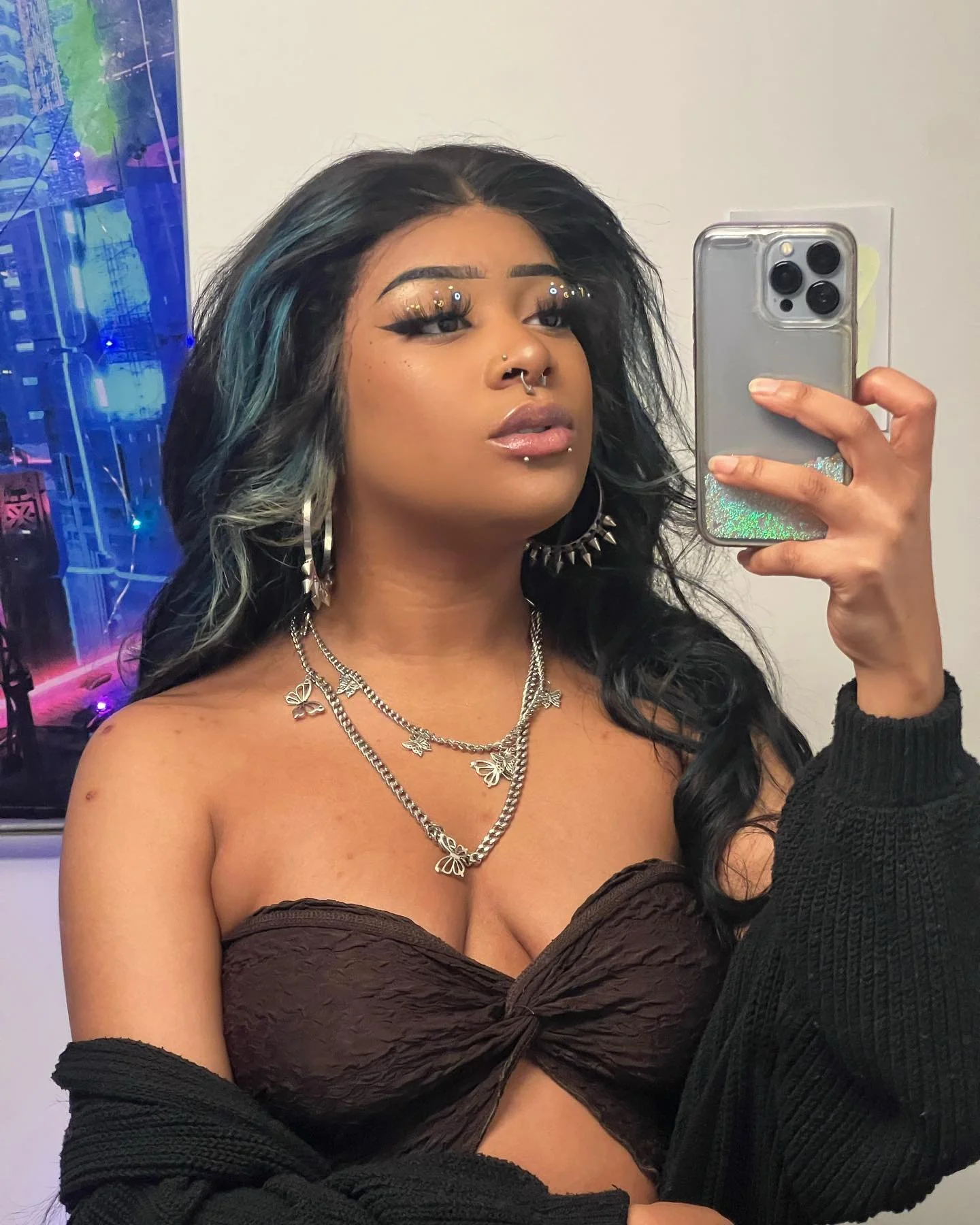 Might delete, idk&hellip;stream mosh if you haven&rsquo;t yet❤️💫 
#alt #hairstyles #altblackgirl