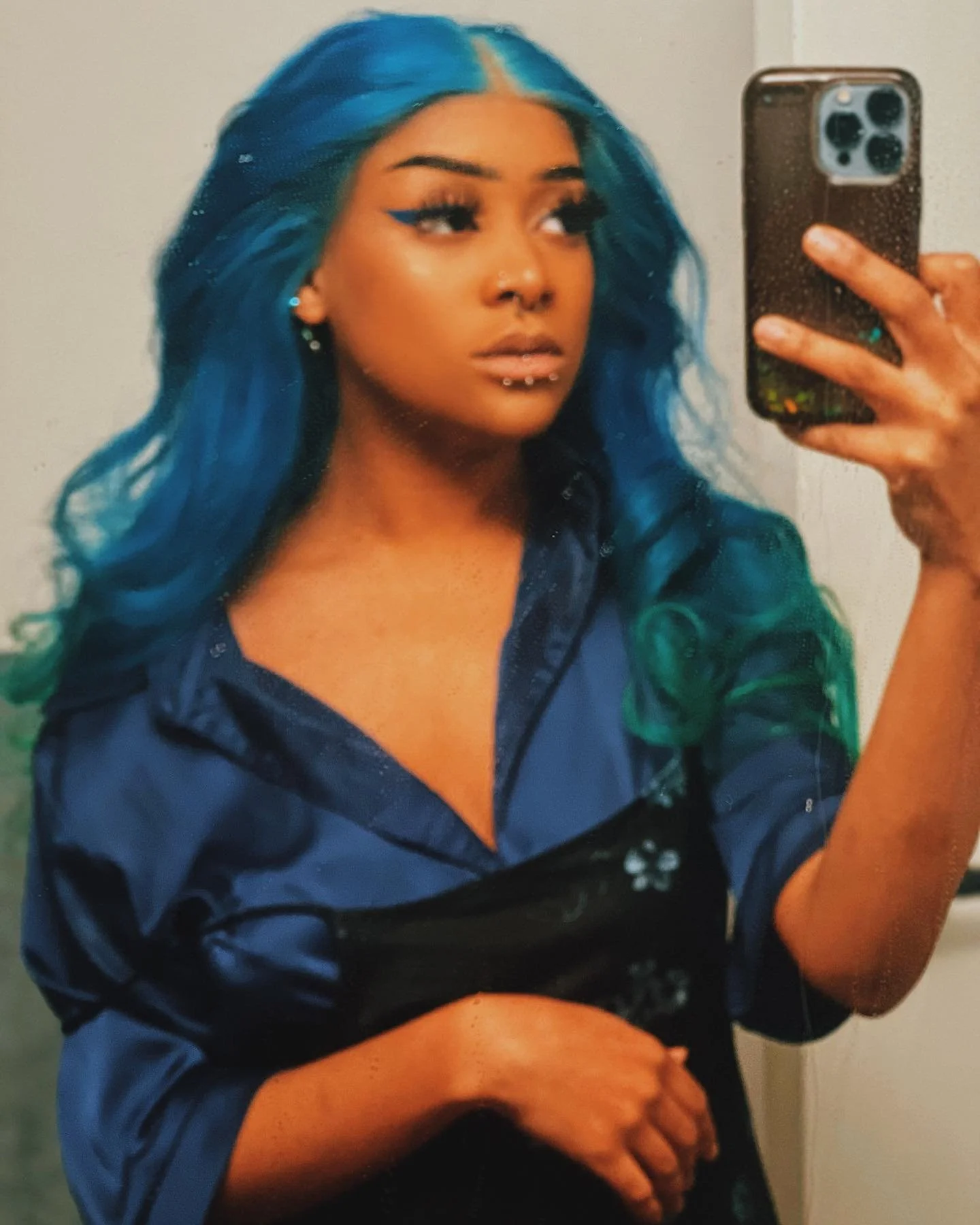 Pose for the camera now , click📸 click📸✨
.
.
.

#blackalternative #alternative #blackgoth #blackalternativegirl #goth #alternativegirl #afrogoth #alternativeblackgirl #gothgoth #gothgirl #blackgirlmagic #blackgothsofinstagram #emo #blackgothgirl #a