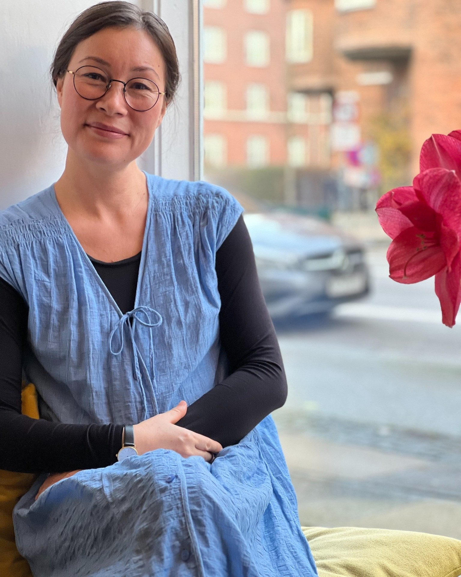 Lisa tr&aring;dte i sommers ind i P&aring;r&oslash;rendepsykologerne med hjertet og nysgerrigheden f&oslash;rst 💛

 Vi er kun kommet til at holde mere af hende siden da, for hendes varme og vindende v&aelig;sen, men sandelig ogs&aring; for hendes or