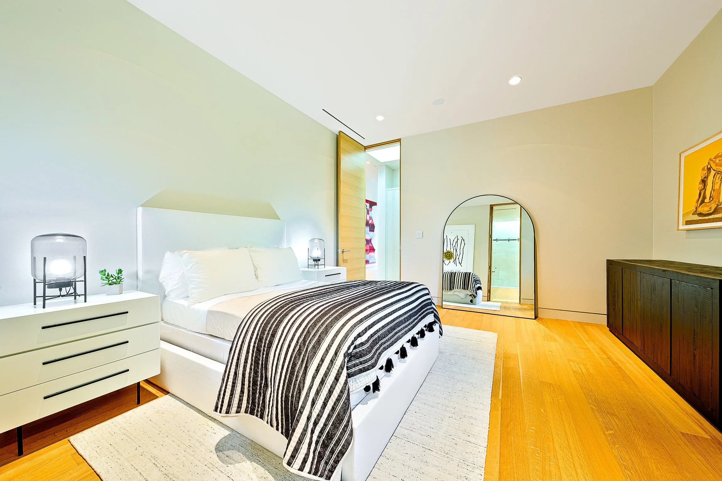 08-33 Guest Bedroom 2.jpeg