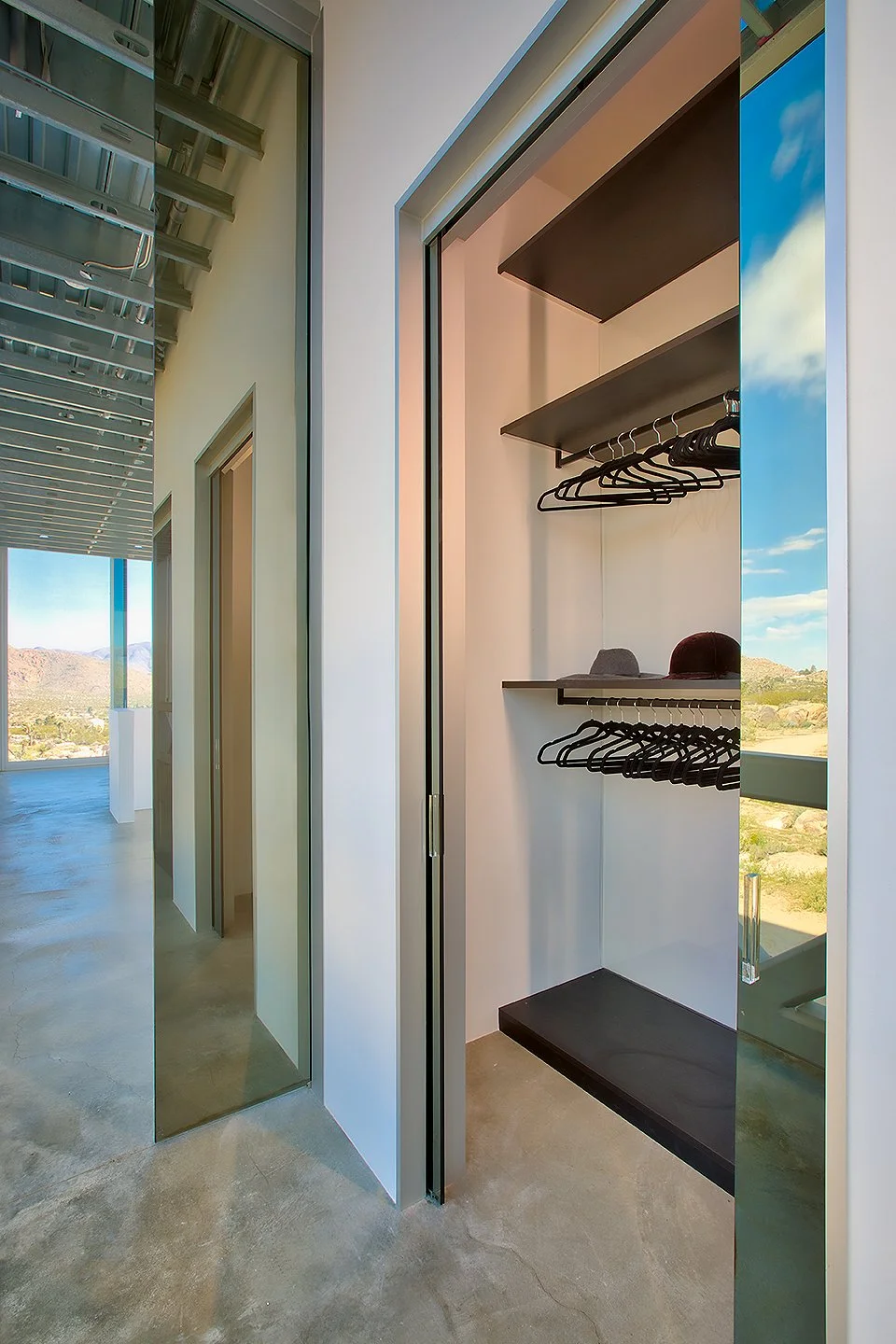 Filmland-Invisible-House-Joshua-Tree-75-closet-2.jpeg