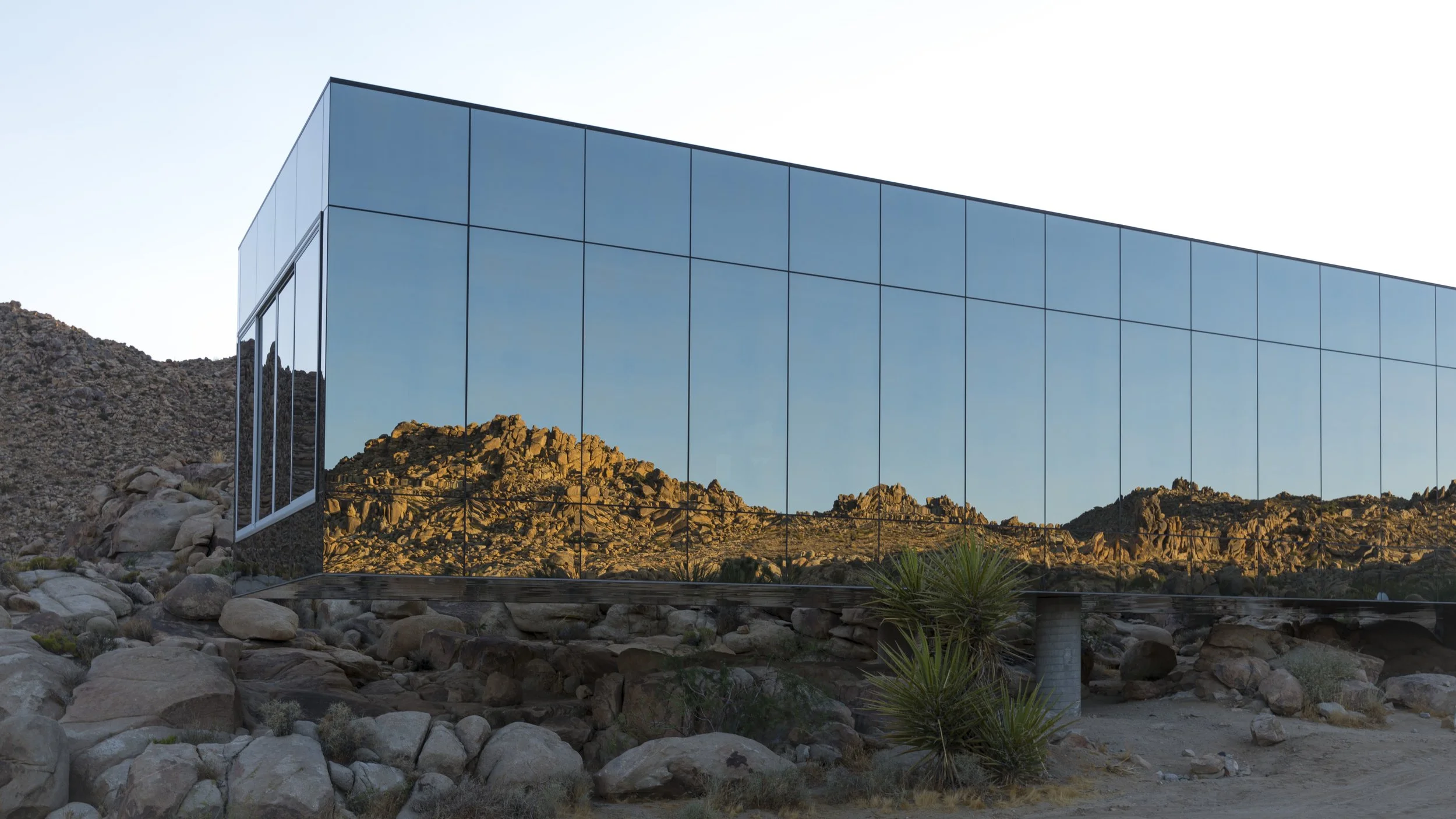Filmland-Invisible-House-Joshua-Tree-04-exterior-4.jpeg