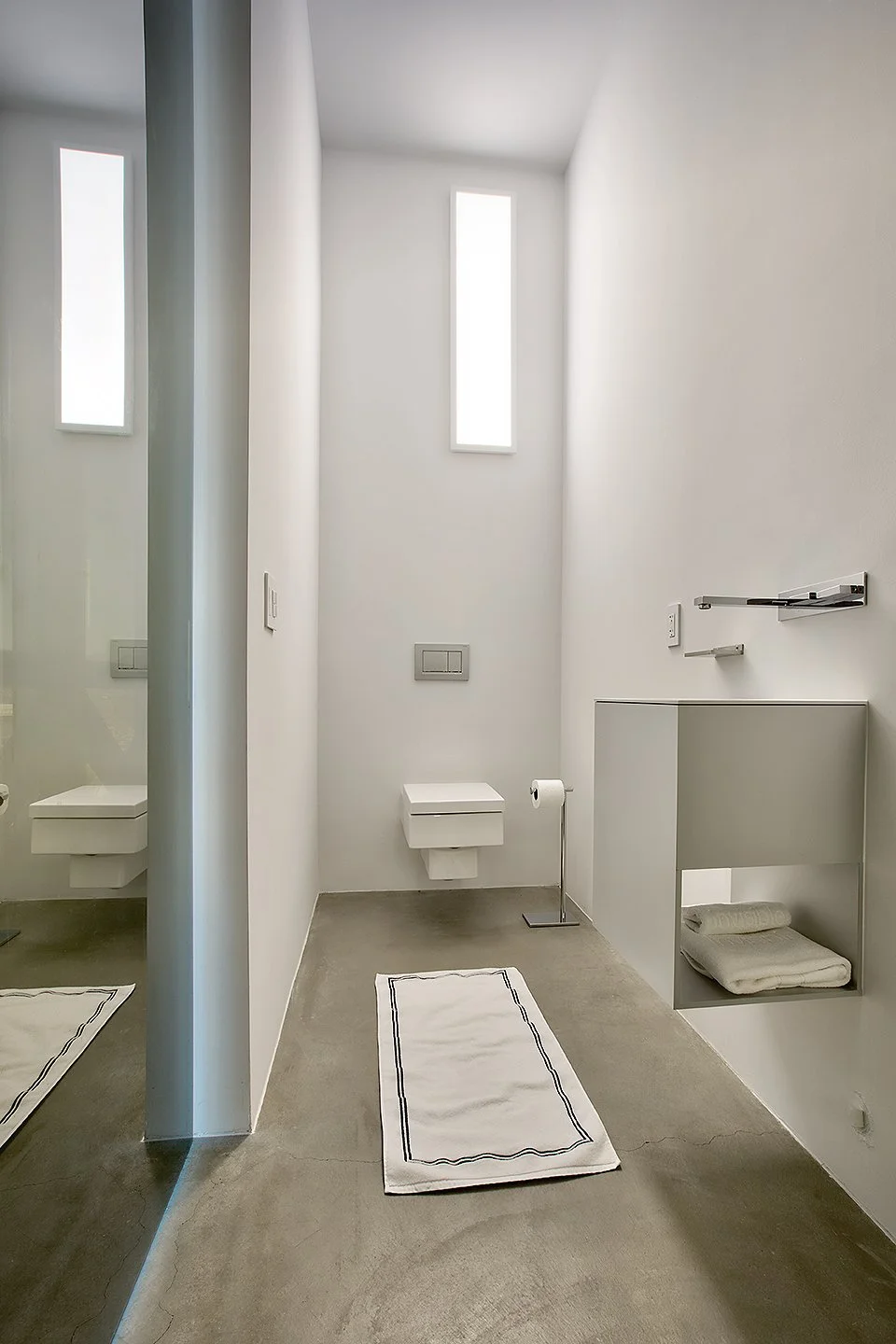 Filmland-Invisible-House-Joshua-Tree-69-bathroom-4.jpeg