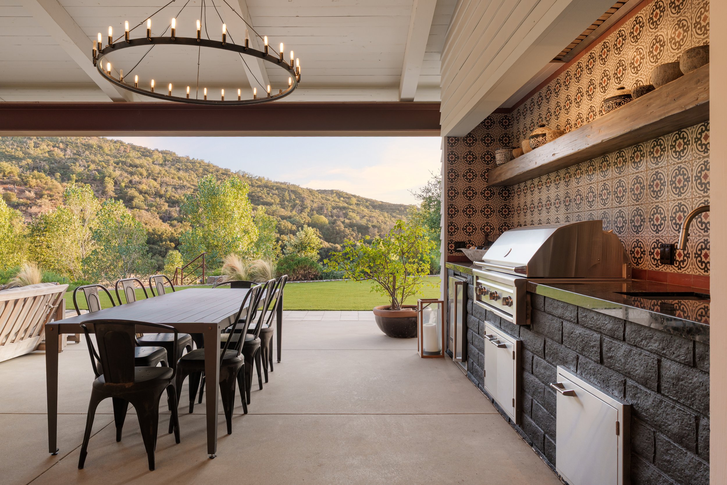 Filmland-RCRanch-house-exterior-outdoor-kitchen.jpg