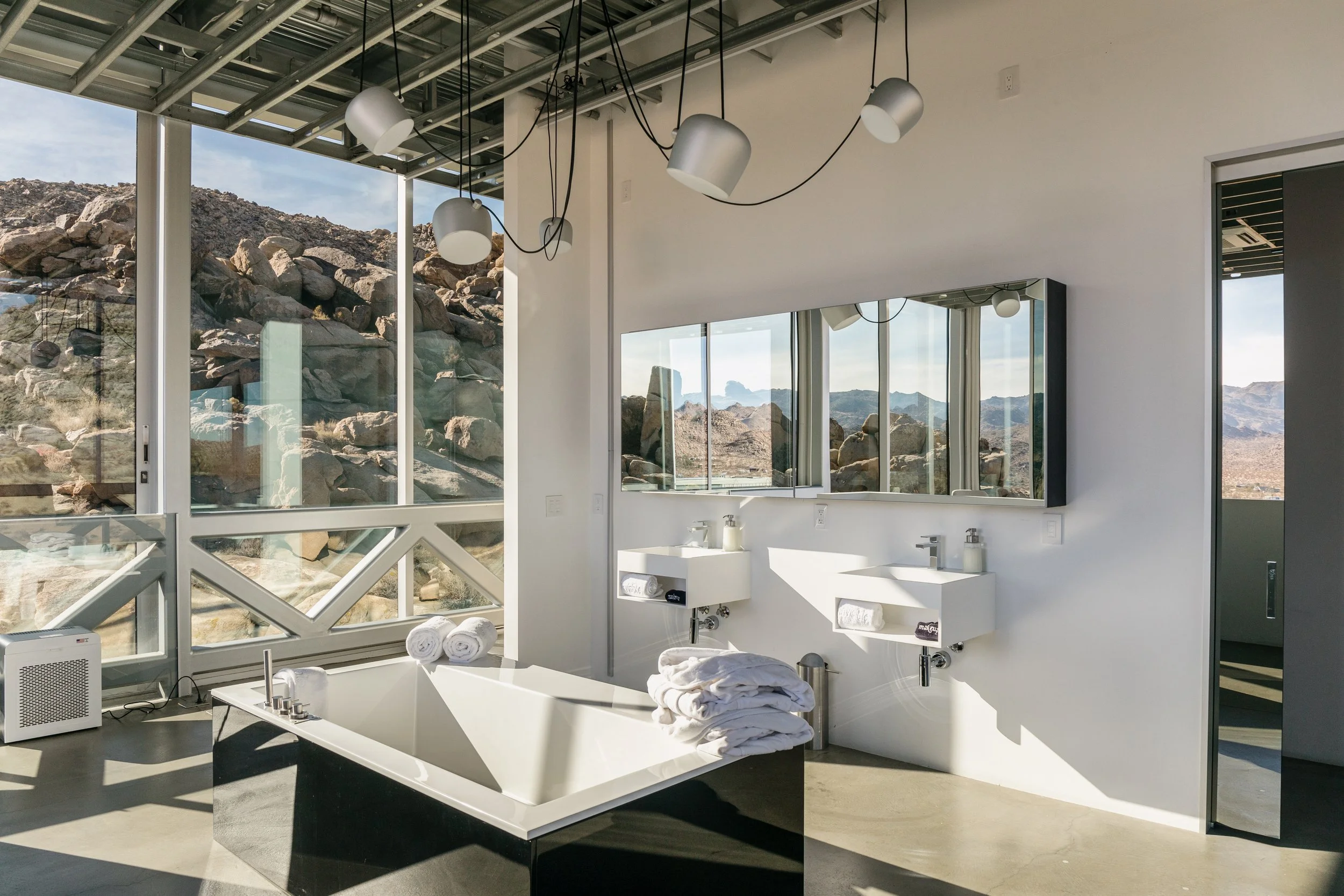 Filmland-Invisible-House-Joshua-Tree-71-bathroom-6.jpeg