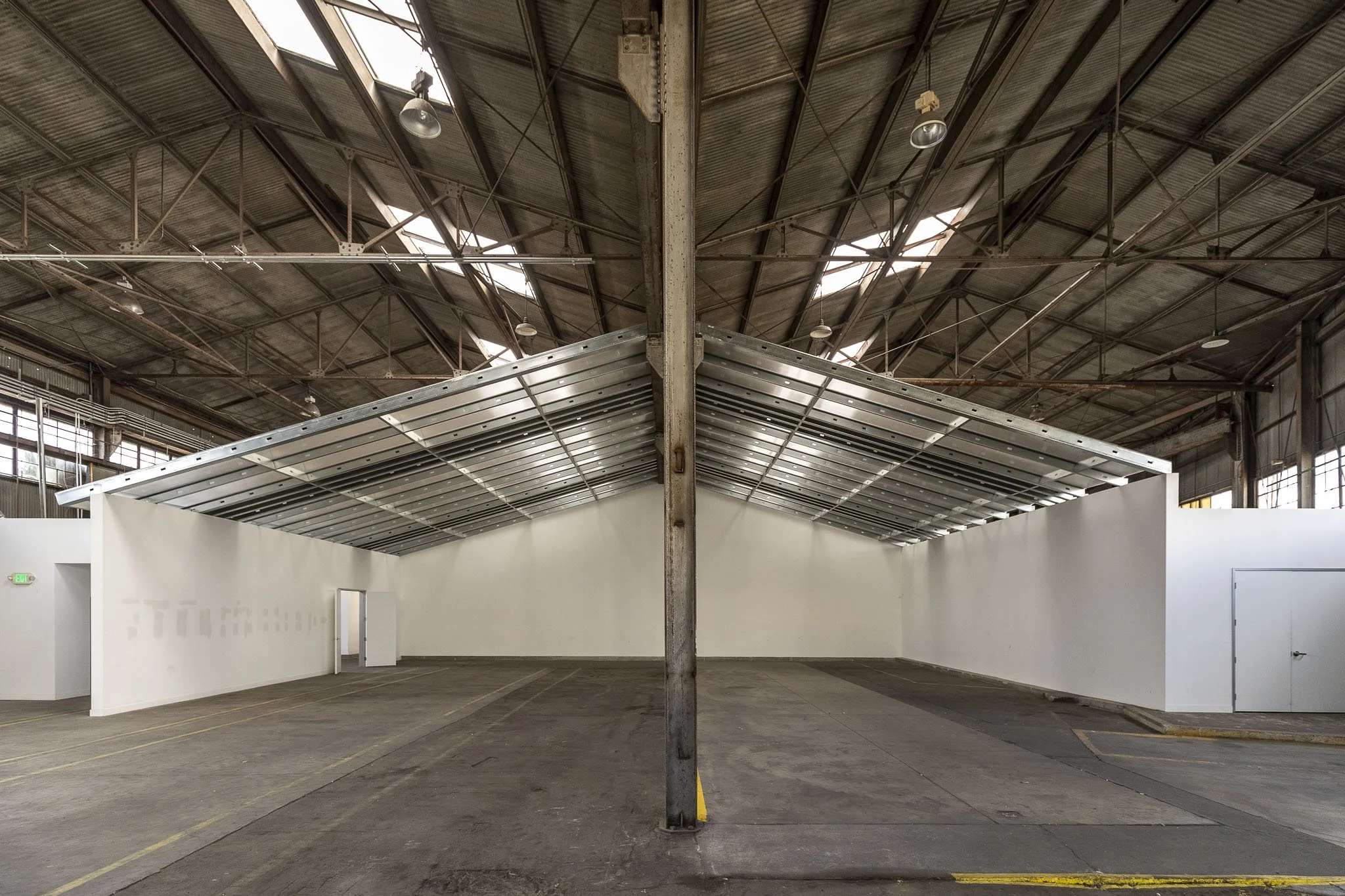 high bay warehouse filming location Los Angeles, warehouse film location 30 foot ceilings LA, 24 foot grid filming location Los Angeles, column free warehouse film location LA, industrial warehouse film location Los Angeles, automotive film location 