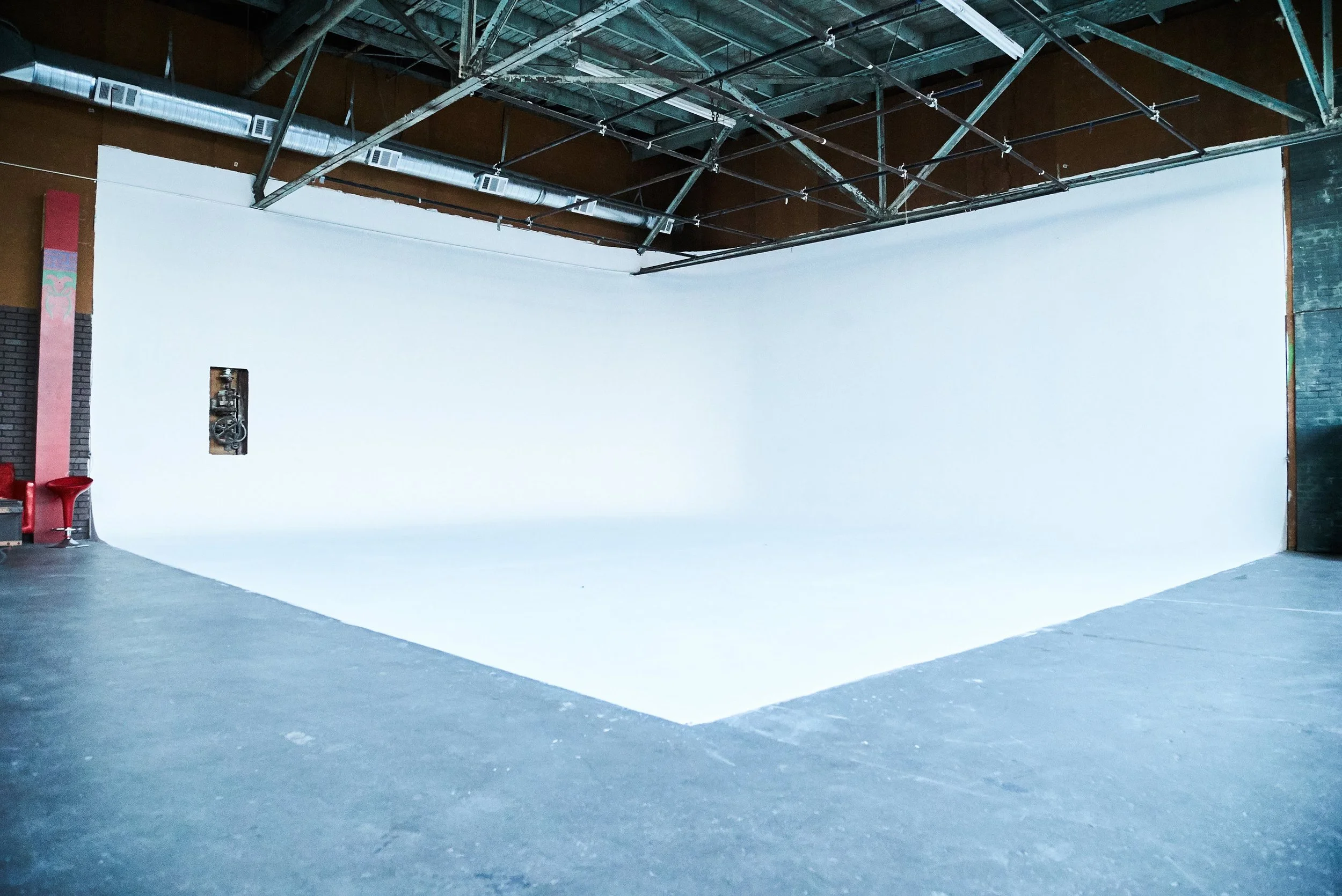 05-5-Filmland-Raw Studios- Cyc.jpg