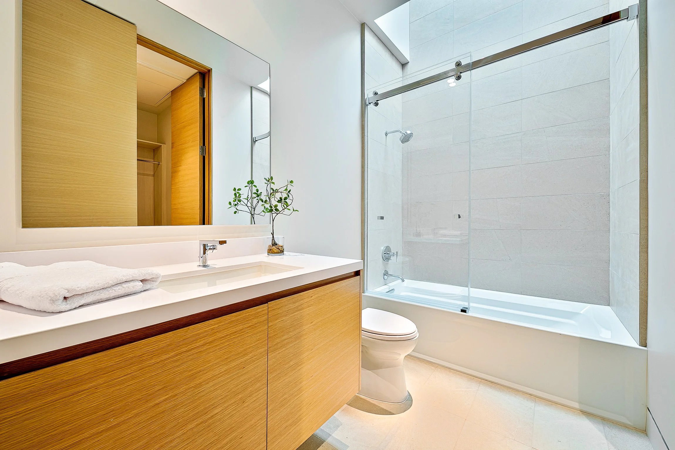 09-34 Guest Bathroom 2.jpeg