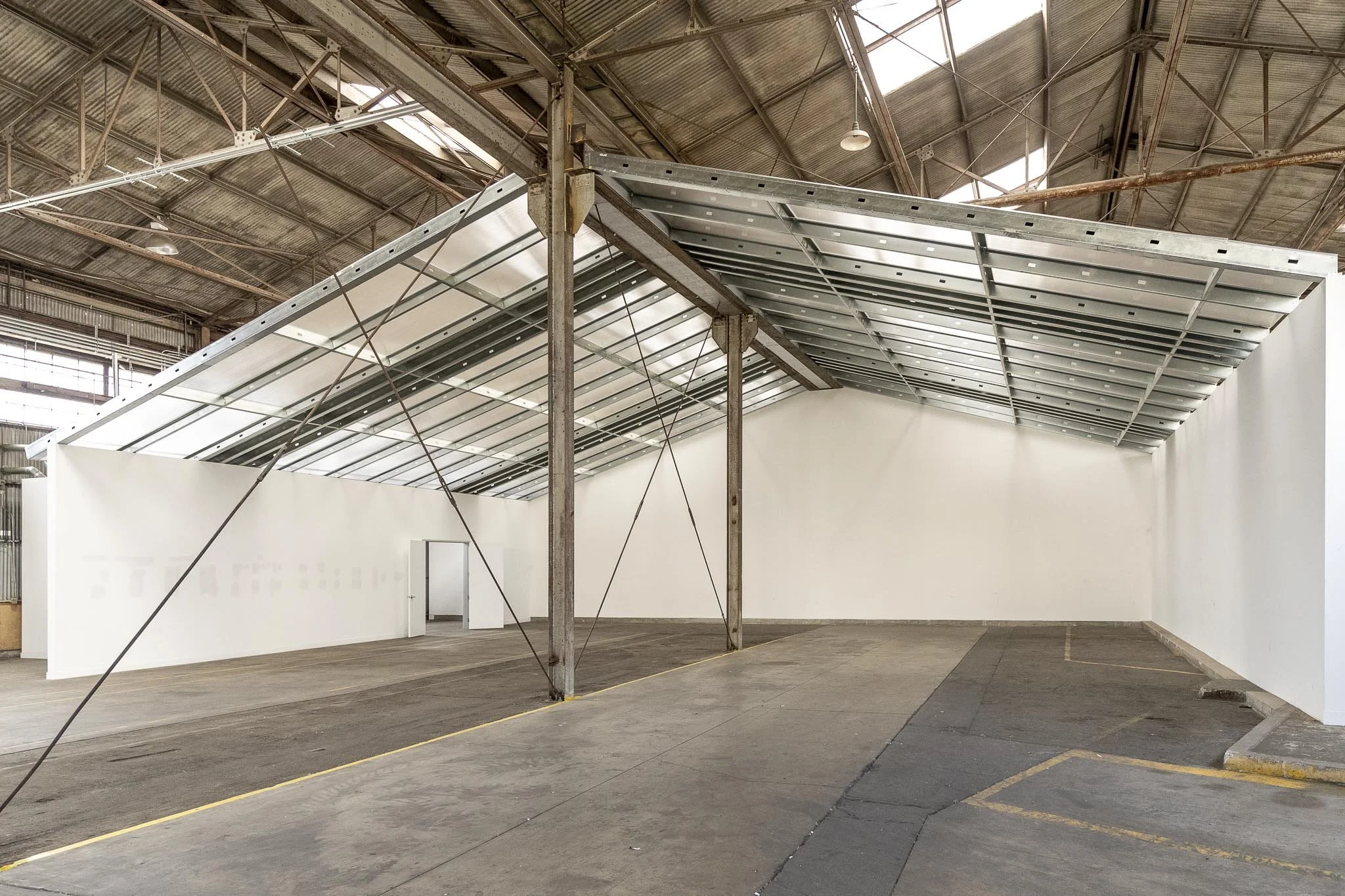 high bay warehouse filming location Los Angeles, warehouse film location 30 foot ceilings LA, 24 foot grid filming location Los Angeles, column free warehouse film location LA, industrial warehouse film location Los Angeles, automotive film location 