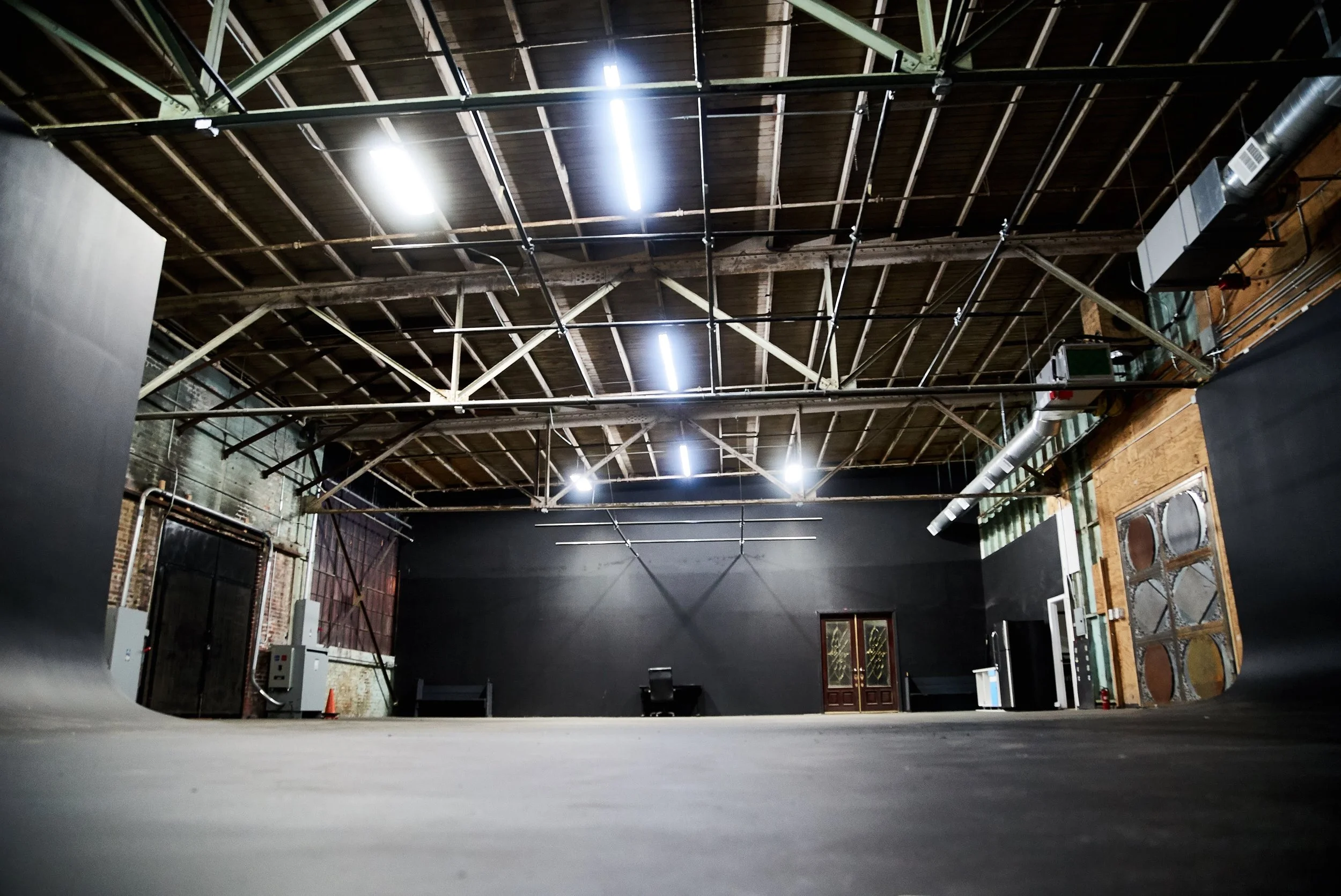 08-8-Filmland-Raw Studios- Cyc.jpg