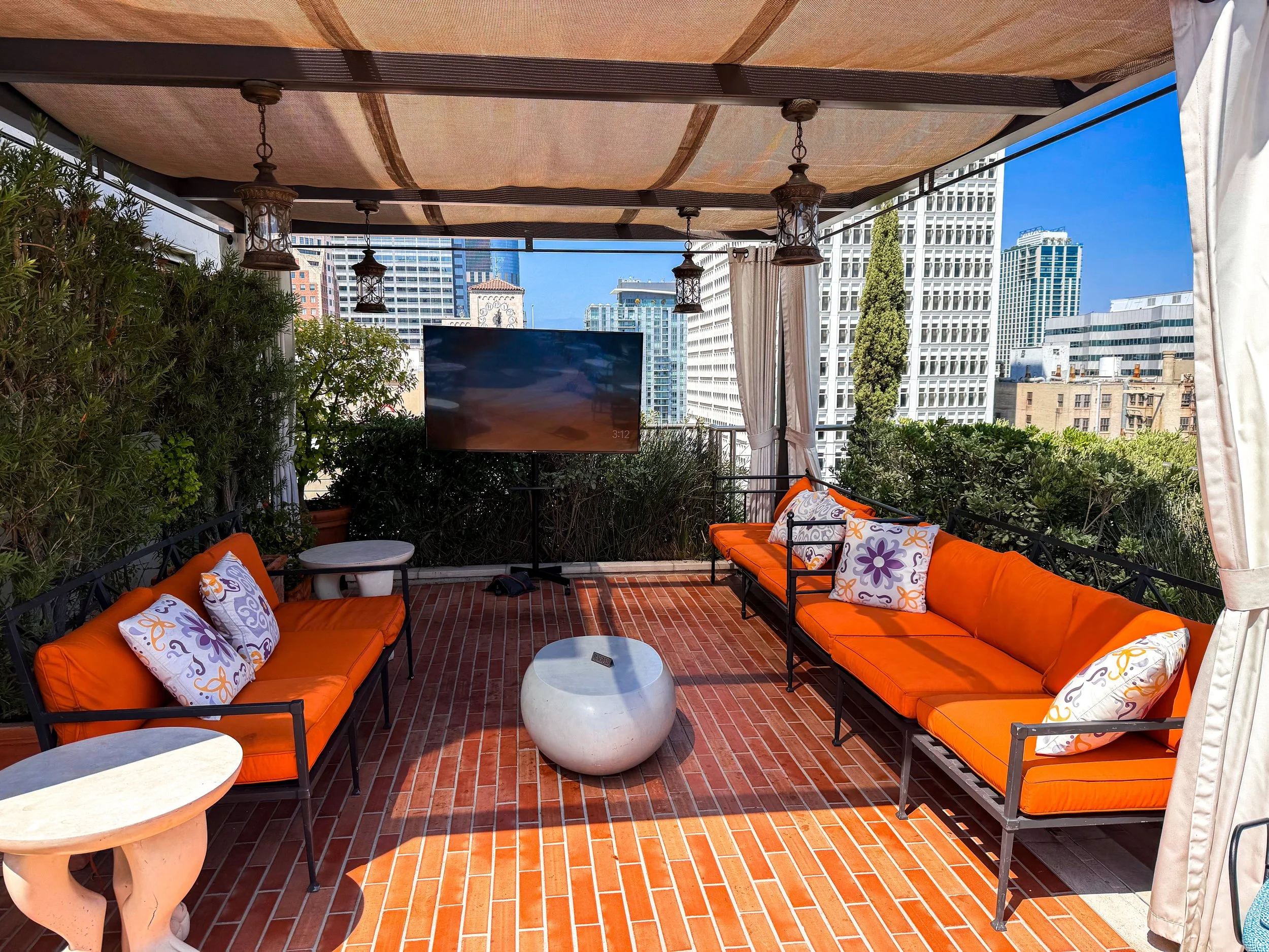 Filmland-Bella-Hotel-DTLA-Patio-7.jpg
