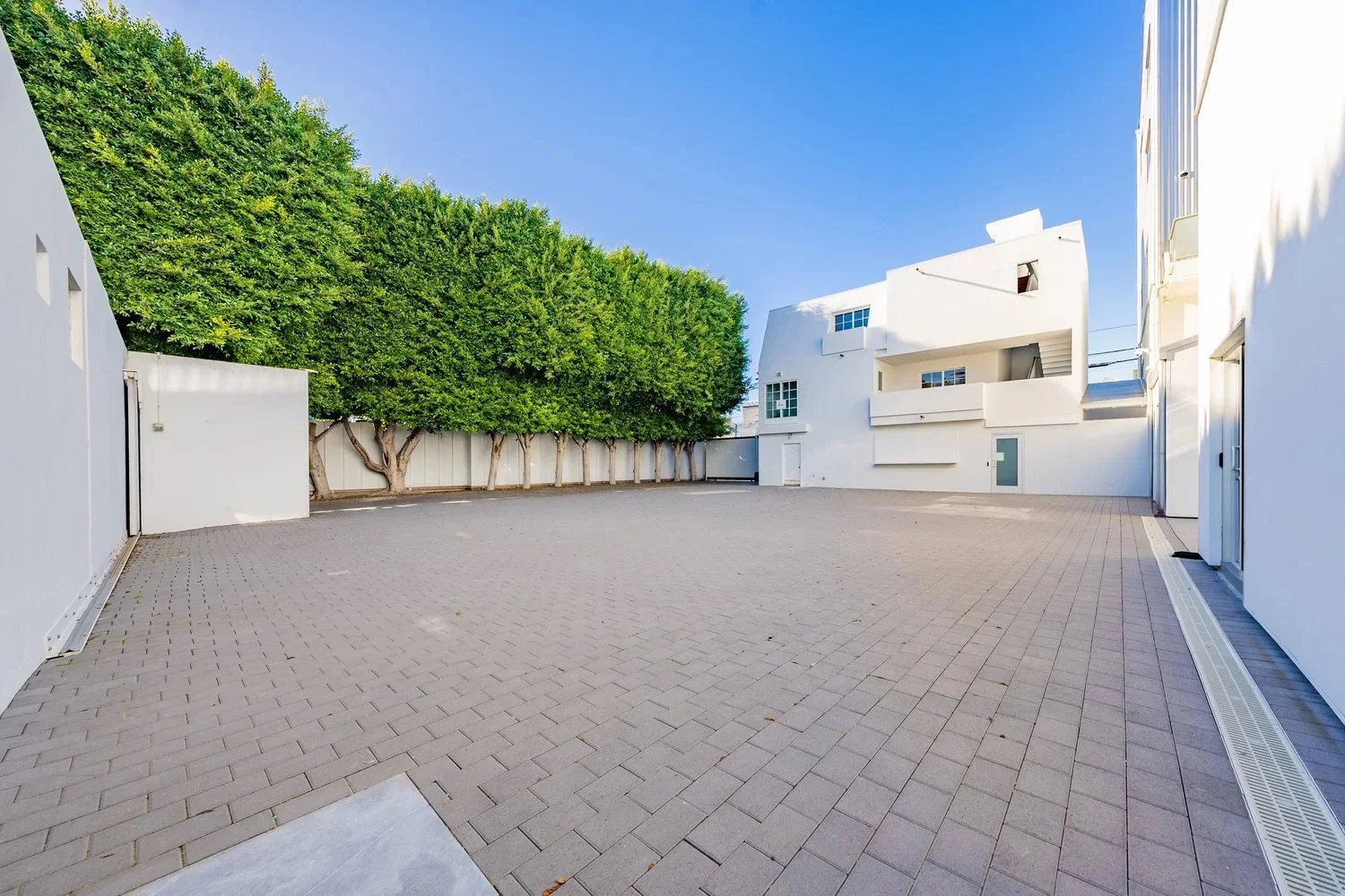  event venue Venice Beach Los Angeles, private event venue Venice Beach, brand activation venue Venice Beach Los Angeles, outdoor event venue Venice Beach, walled courtyard event venue Los Angeles, 750 person event venue Los Angeles, fashion show ven