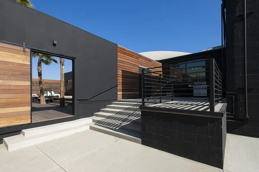 04-Filmland-PositiveStudios-B-Events-Wood-Black-Exterior.jpg