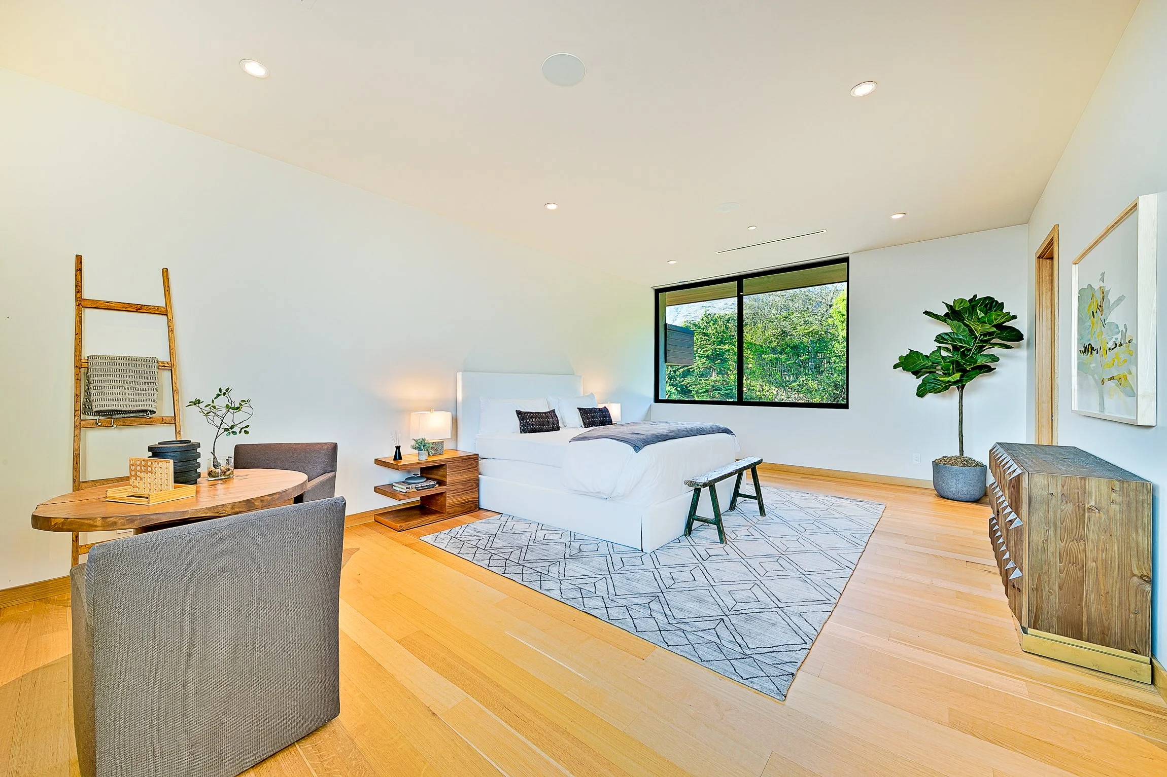 10-42 Guest Bedroom 5.jpeg