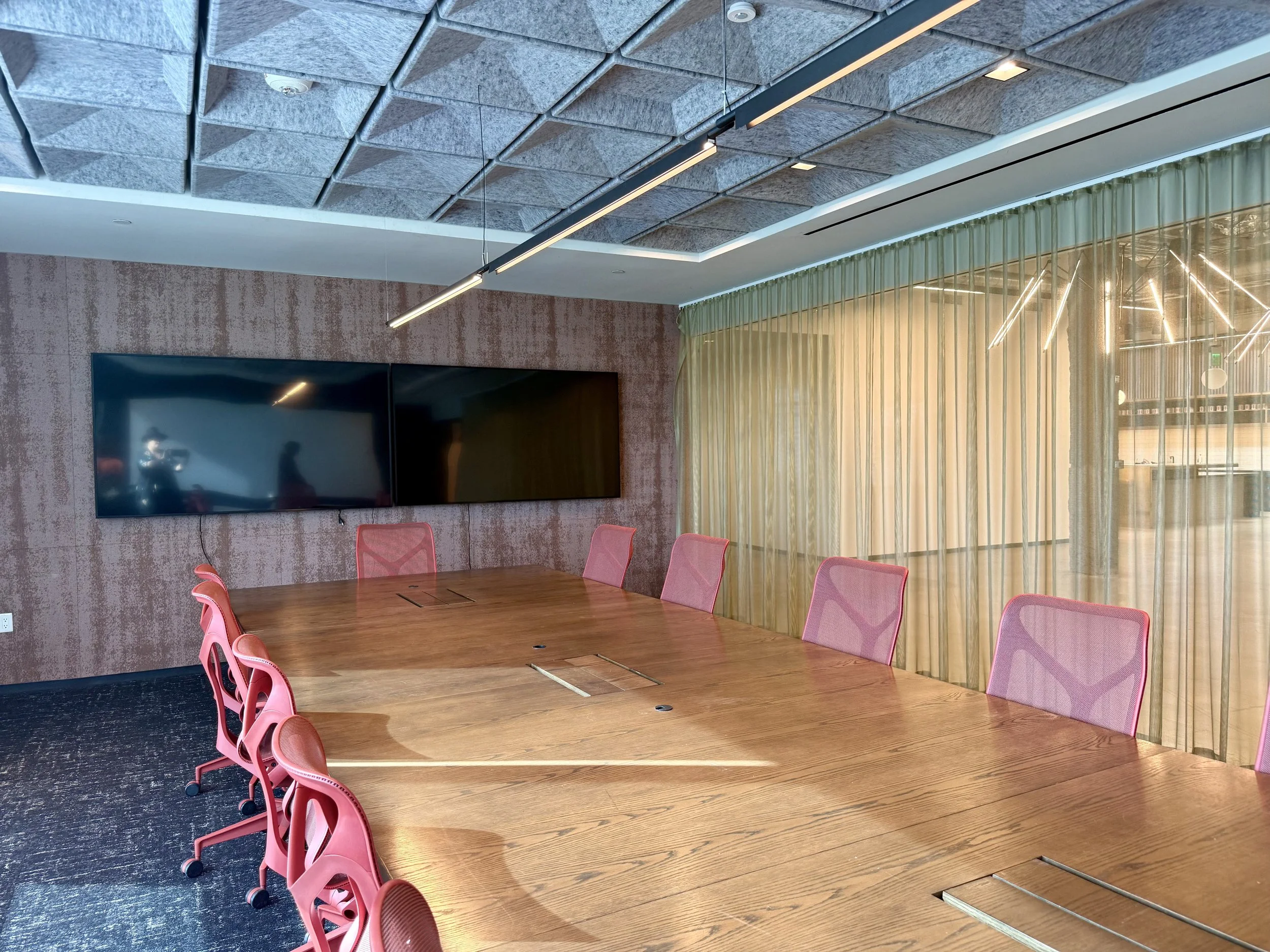 30-Filmland-Flow-Studio-Offices-E-conferenceroom-2.JPG