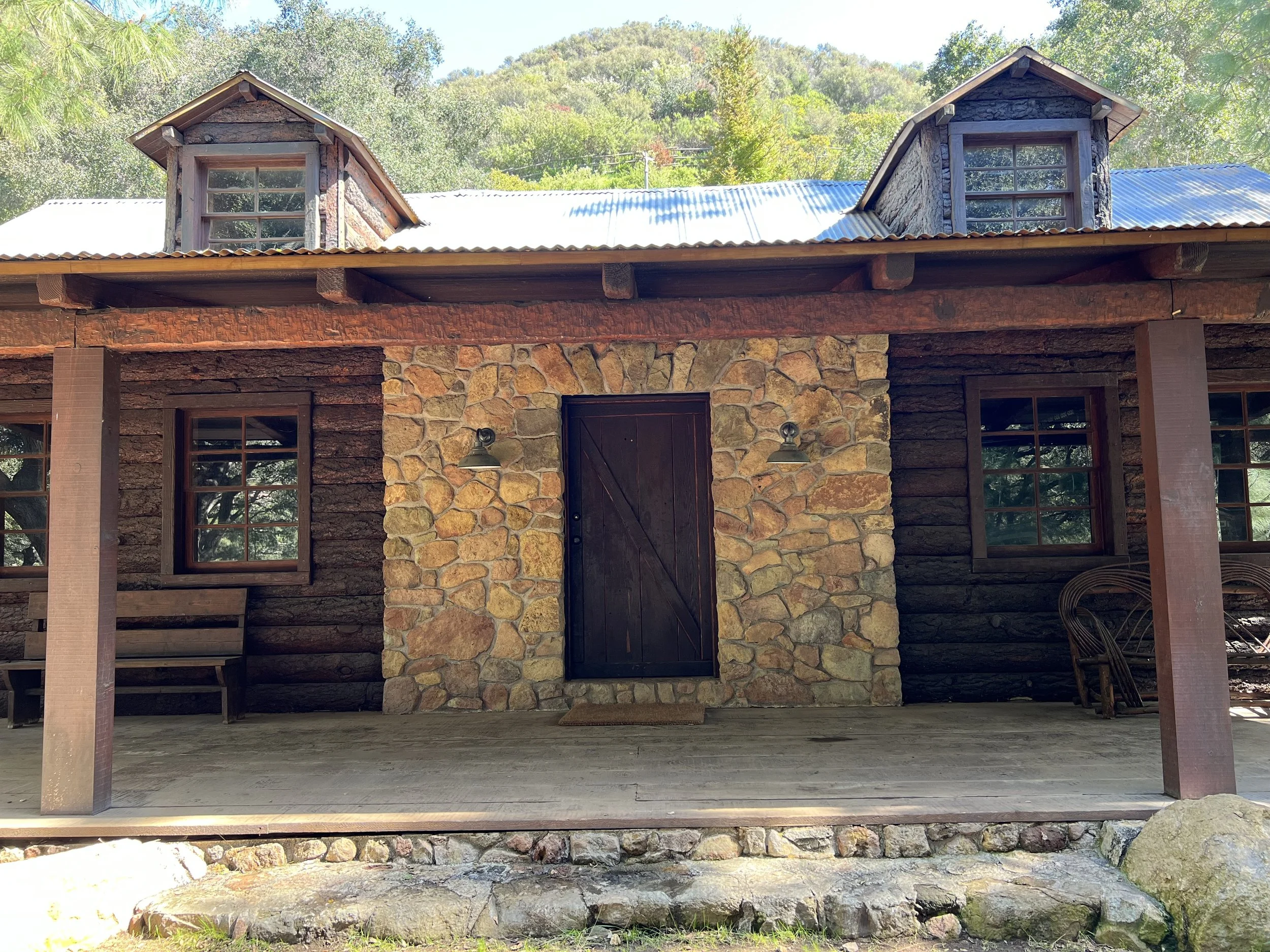 Filmland-Golden Summit-Cabin-8a.jpeg