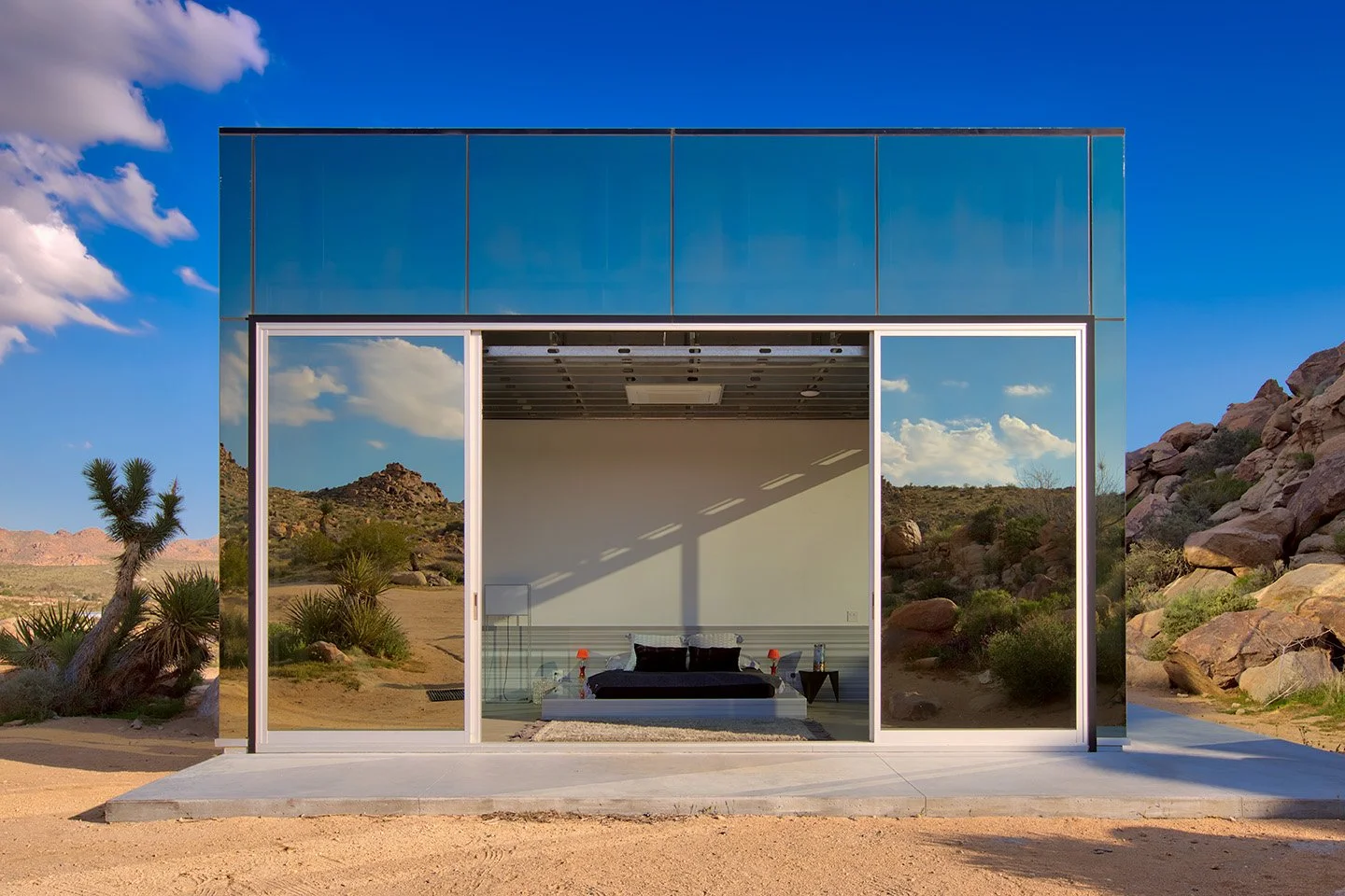 Filmland-Invisible-House-Joshua-Tree-56-bedroom-3.jpeg