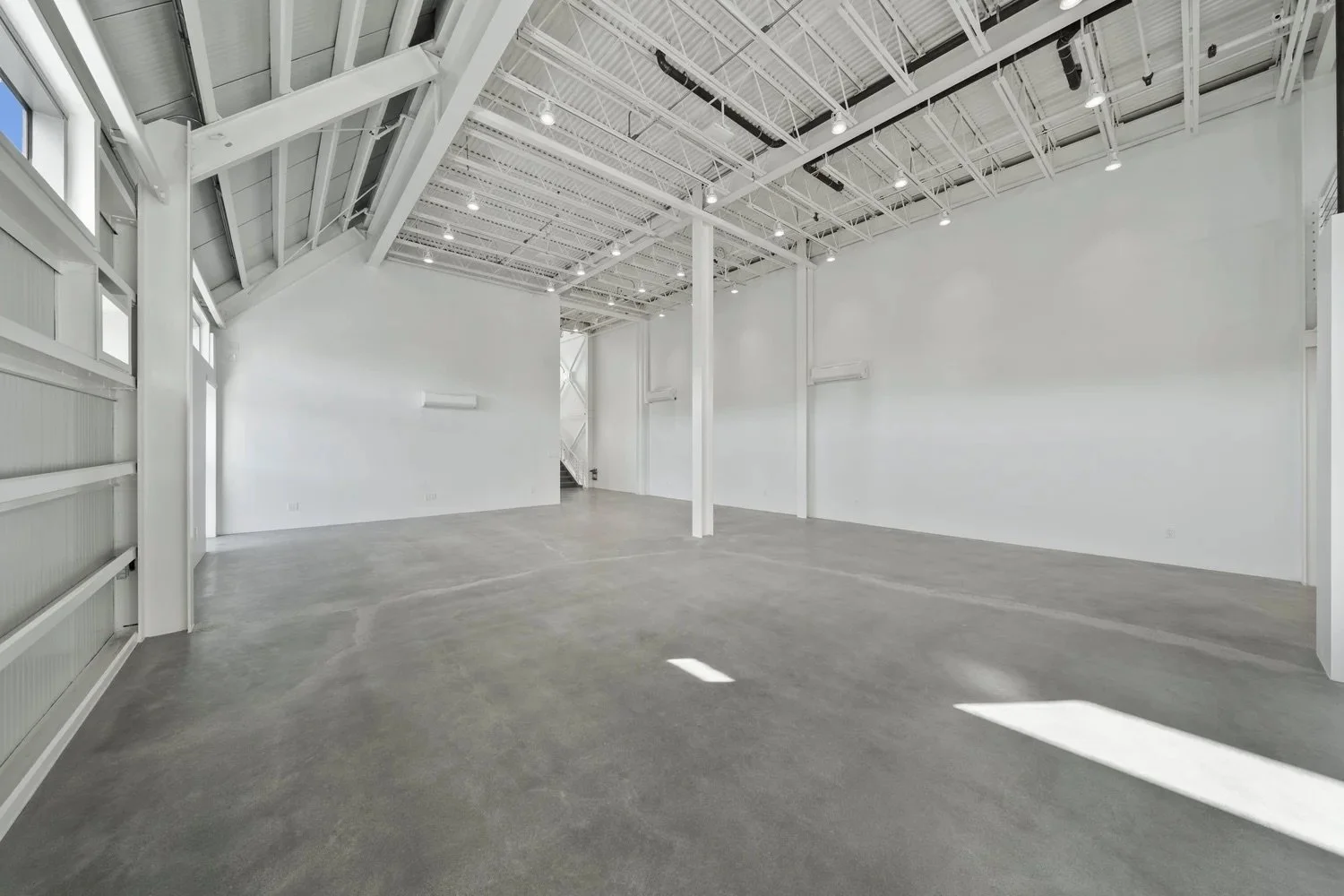 23-8c-Filmland-57 Venice-Warehouse.jpg