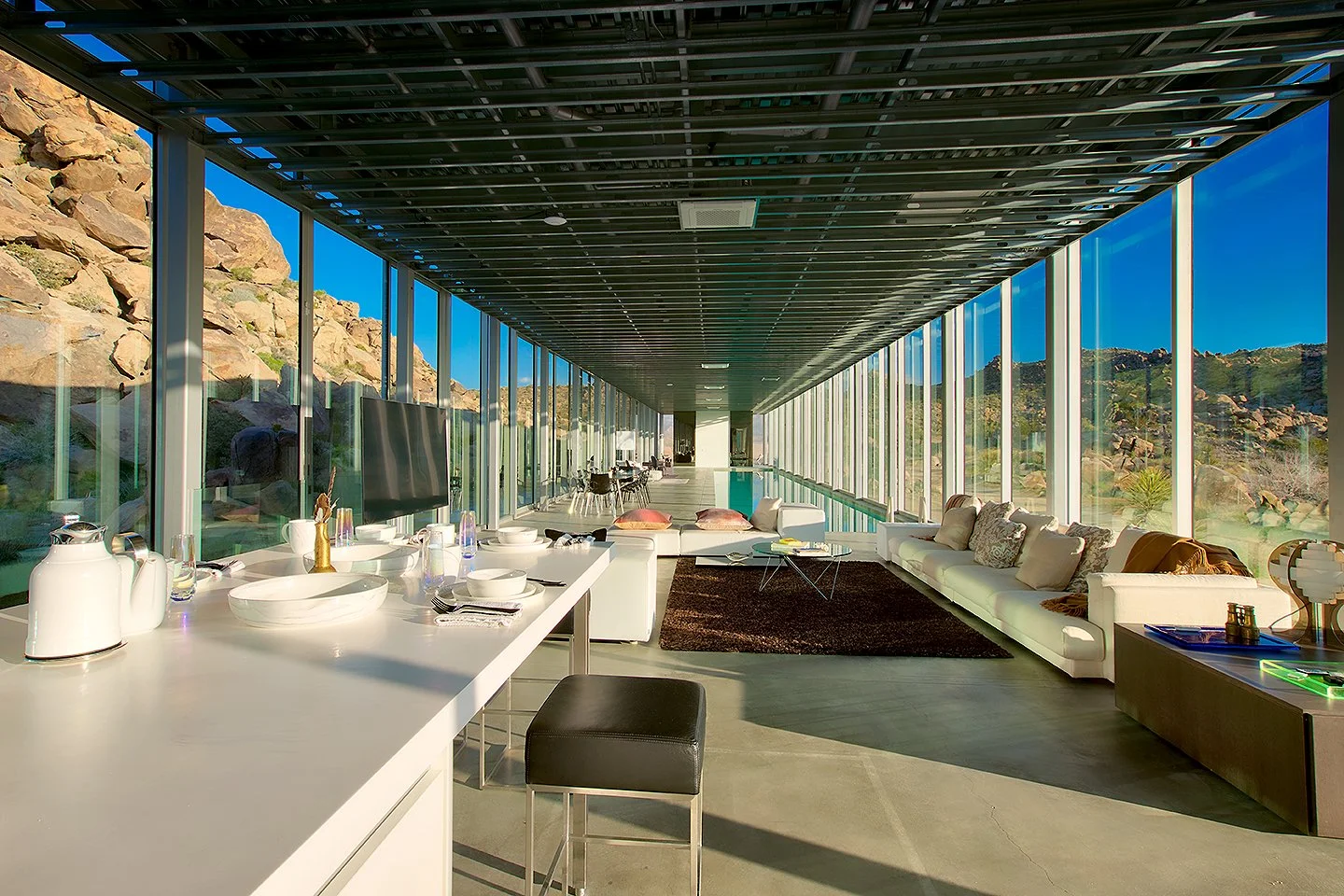 Filmland-Invisible-House-Joshua-Tree-49-living-5.jpeg
