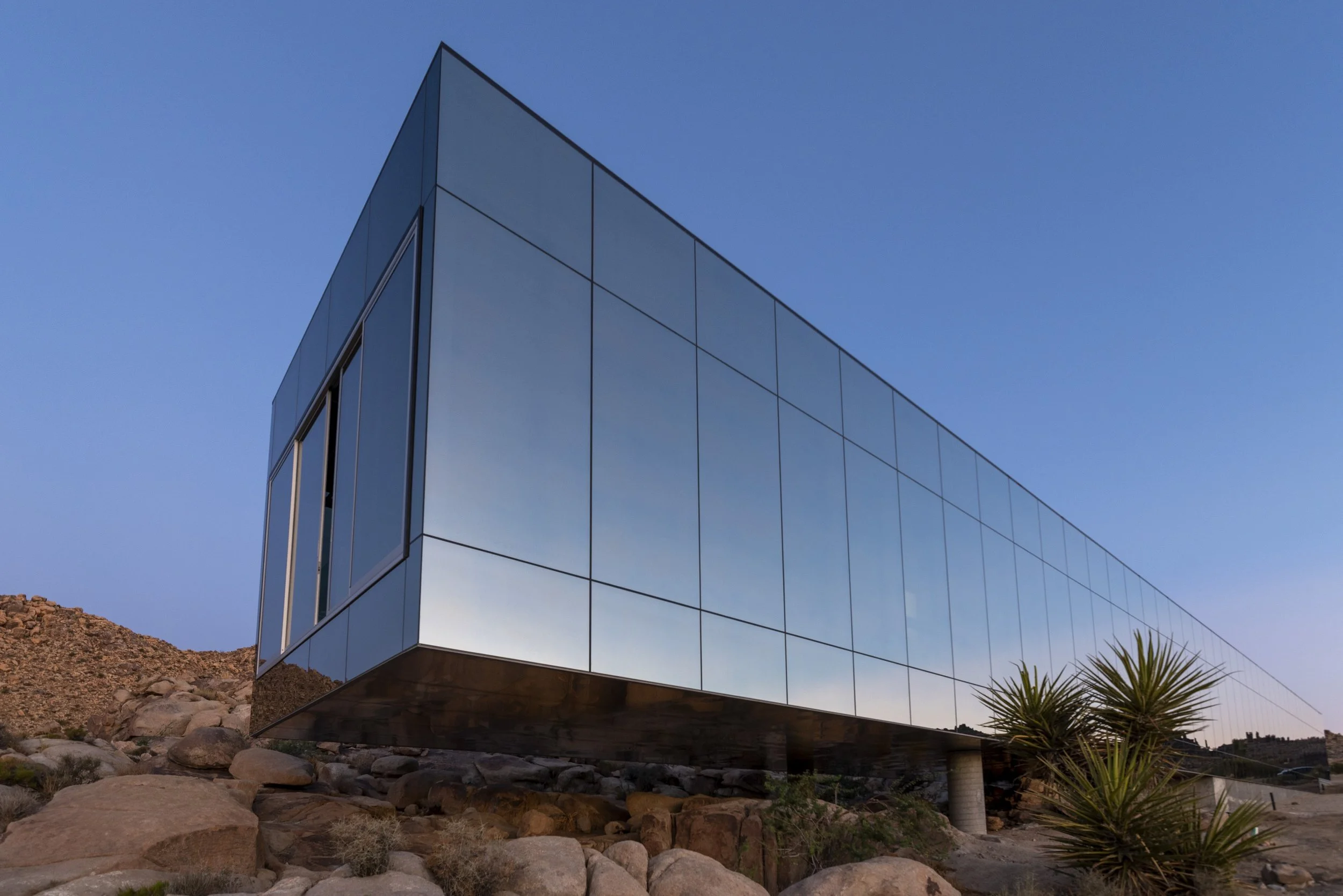 Filmland-Invisible-House-Joshua-Tree-03-exterior-3.jpeg