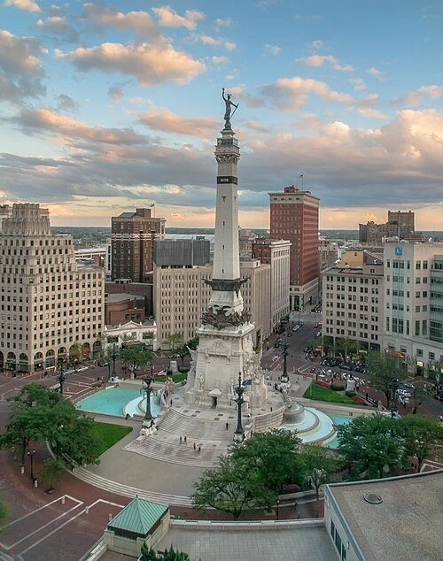 Monument_Circle,_Indianapolis,_Indiana,_USA.jpg