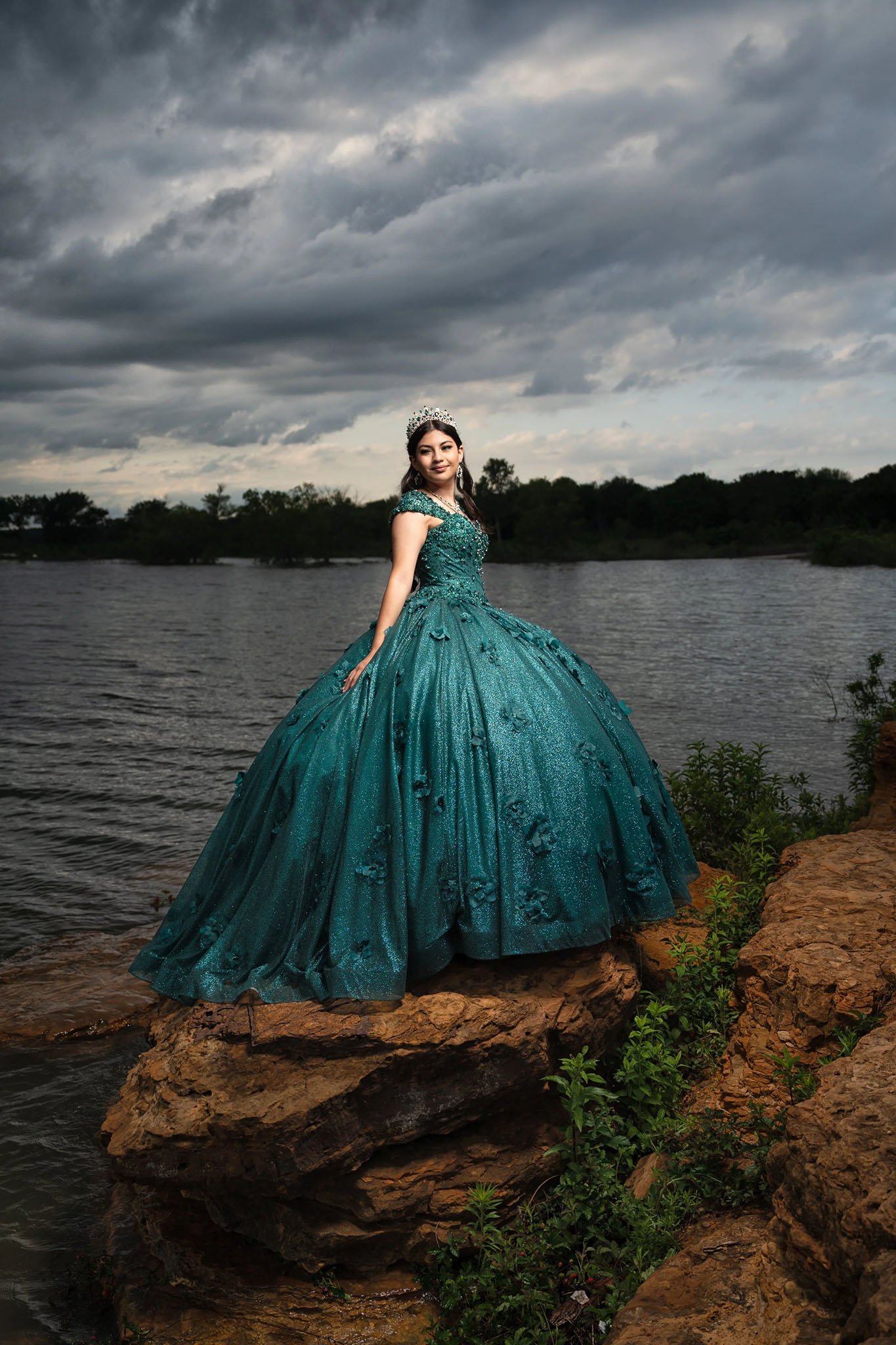 quinceanera-green-dress-posing-photoshoot.jpg