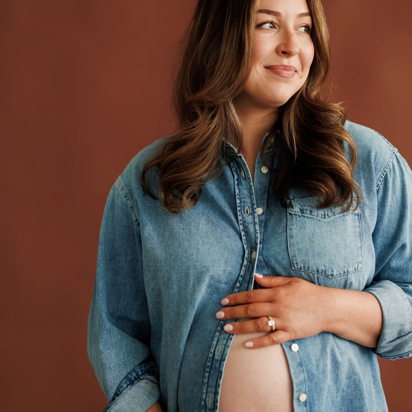 Transitioning into studio season + trust me, the vibes are always high inside (and warm and reliable and cozy and wonderful). Reach out if you want to get on the books for your holiday card &mdash; there is still time!