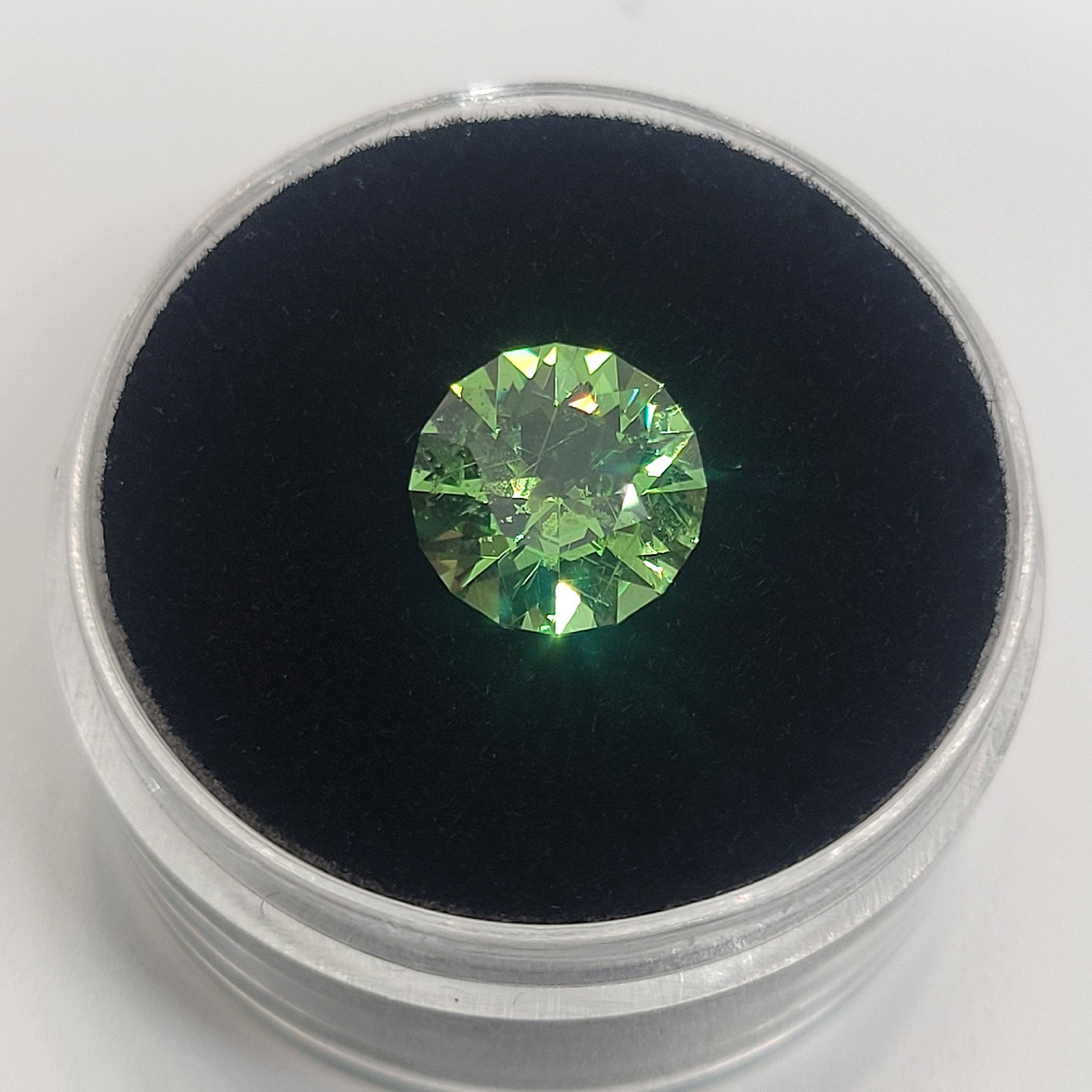 tsavorite-229ct-2.jpg