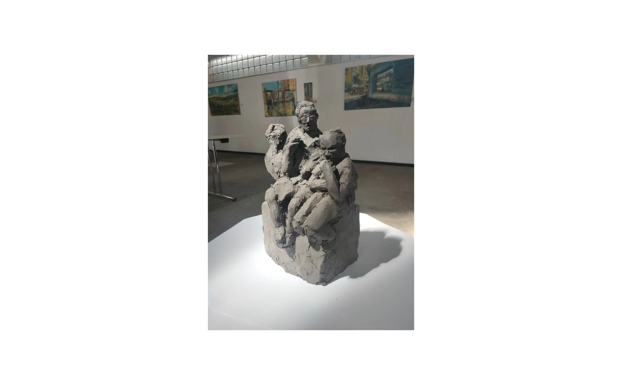 Sculpture Contemporaine en Terre Cuite - Scène amicale