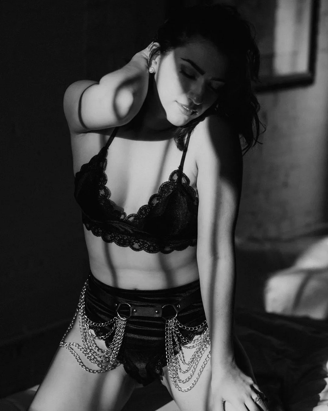 boudoir photographer NY NYC edgy fashionable fine art nude and boudoir photography black and white