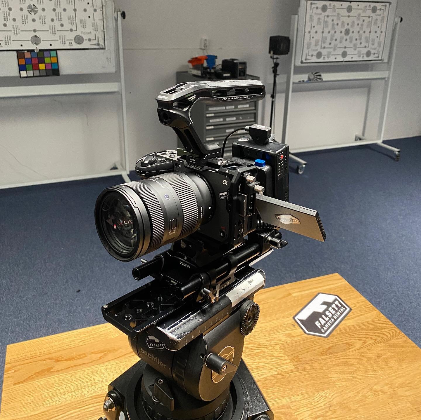 Sony FX3 with our Tilta cage and new lanterns for our Amaran F21Cs. @amaran.lighting also updated the x-frames which was a great improvement.