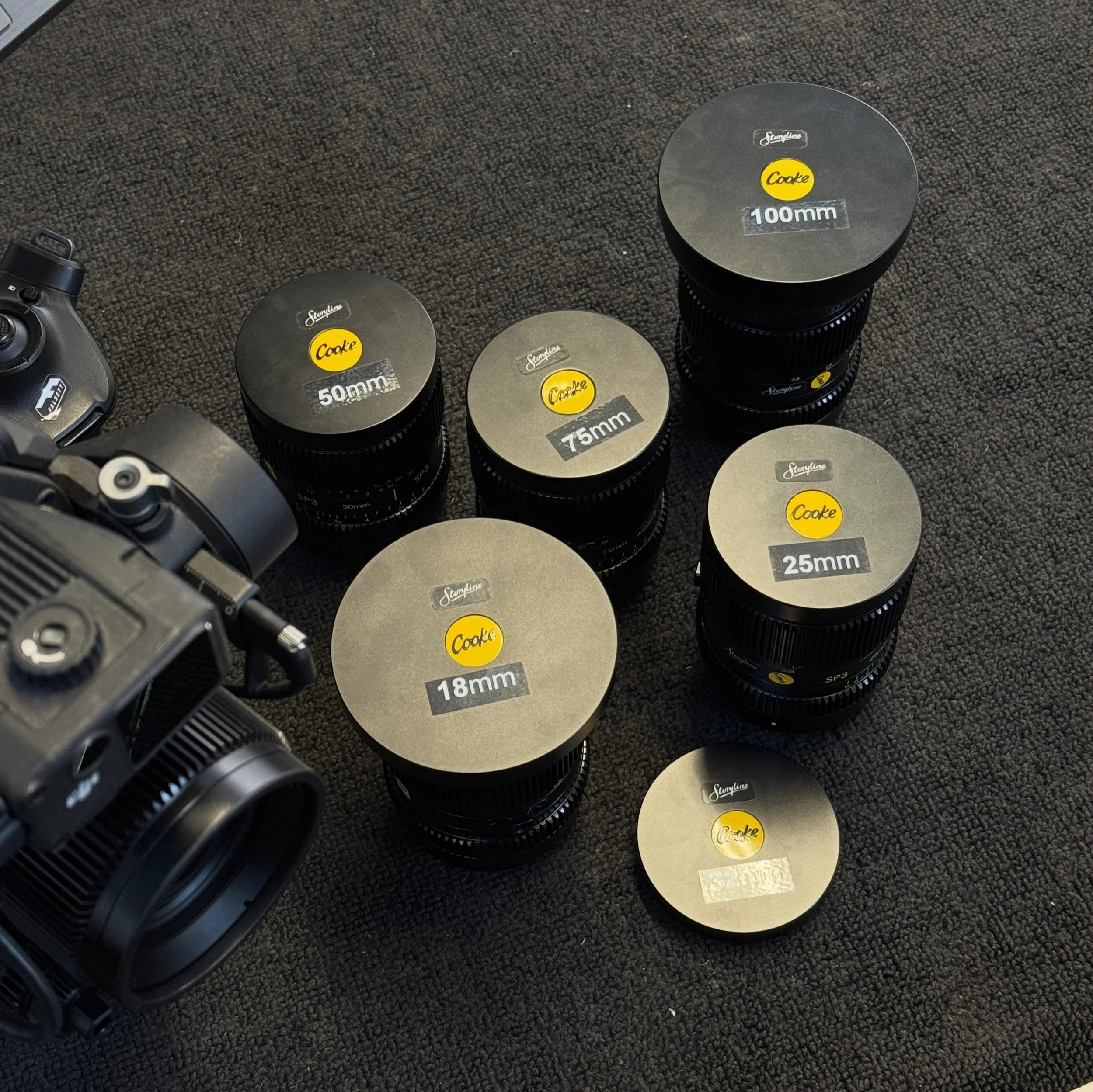 We have Cooke SP3 kit available to rent🌞
18, 25, 32, 50, 75, 100mm T2,4
Works great with our Ronin 4D and all our other E-mount cameras 🎥