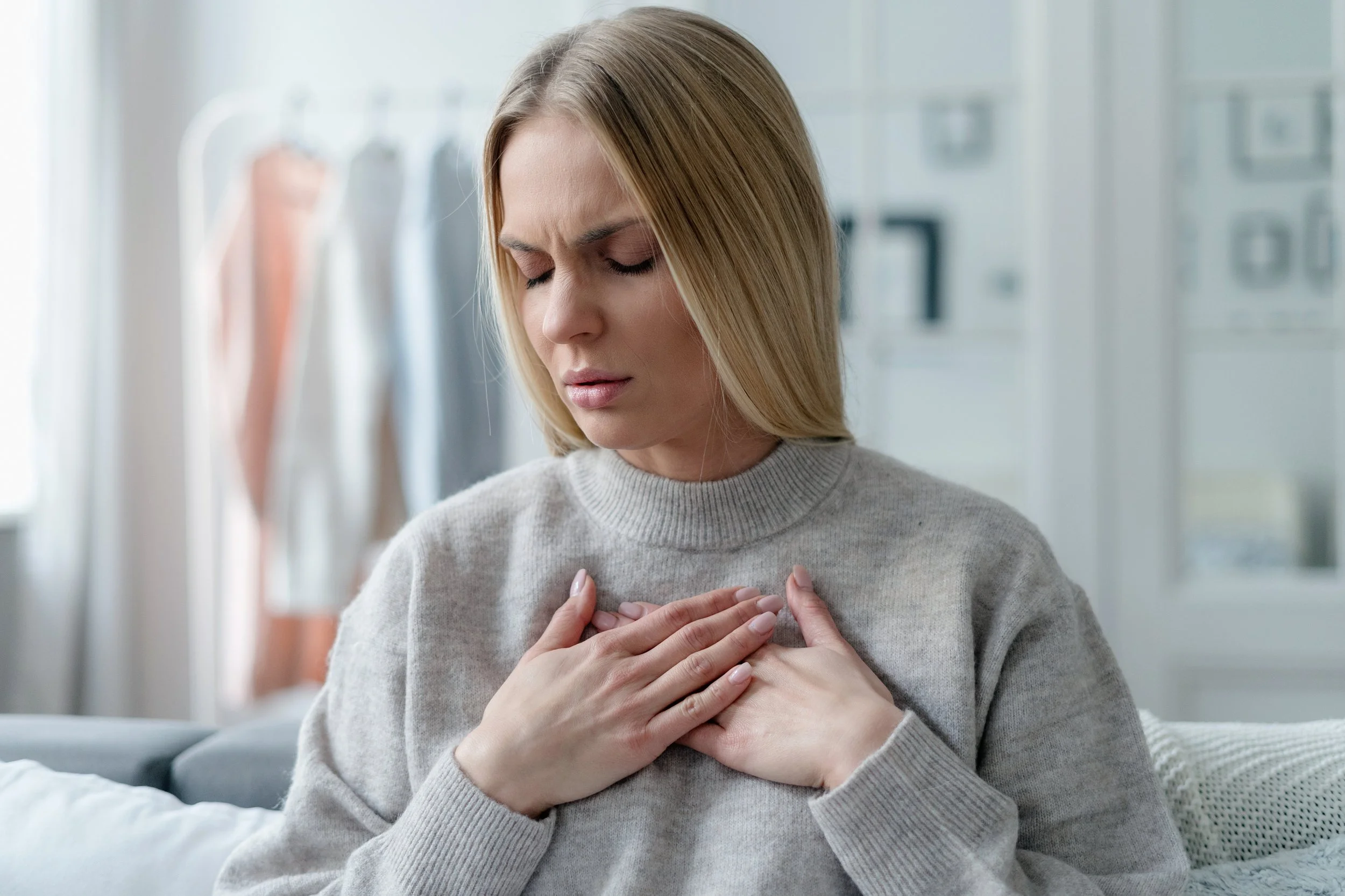 The sensation of palpitations or palpitations is a condition in which the contractions of the heart are clearly perceived by the individual as, for example, skipping, skipping, banging, fluttering or fluttering.