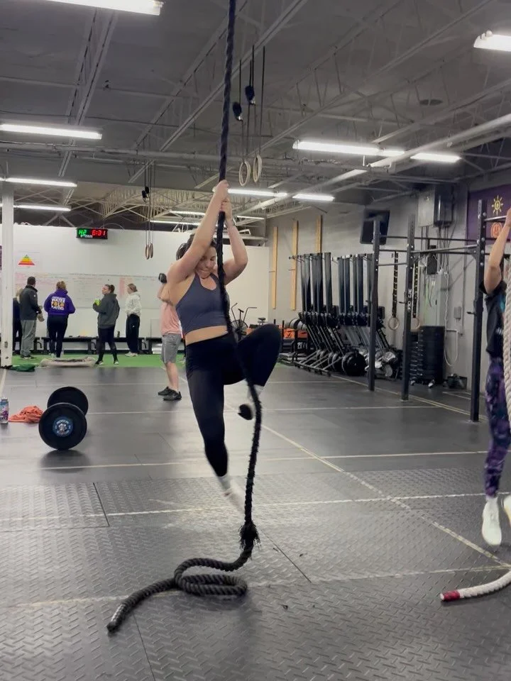Happy Friendship Friday featuring some FIRST rope climbs for Emily and Baby Francesca! ☺️🙌💪💕

#crossfitgoodenergy #crossfit #goodenergy #fitvibes #goodtimes #cfge #manchesternh #manchester #nh #newhampshire #603 #ropeclimbs