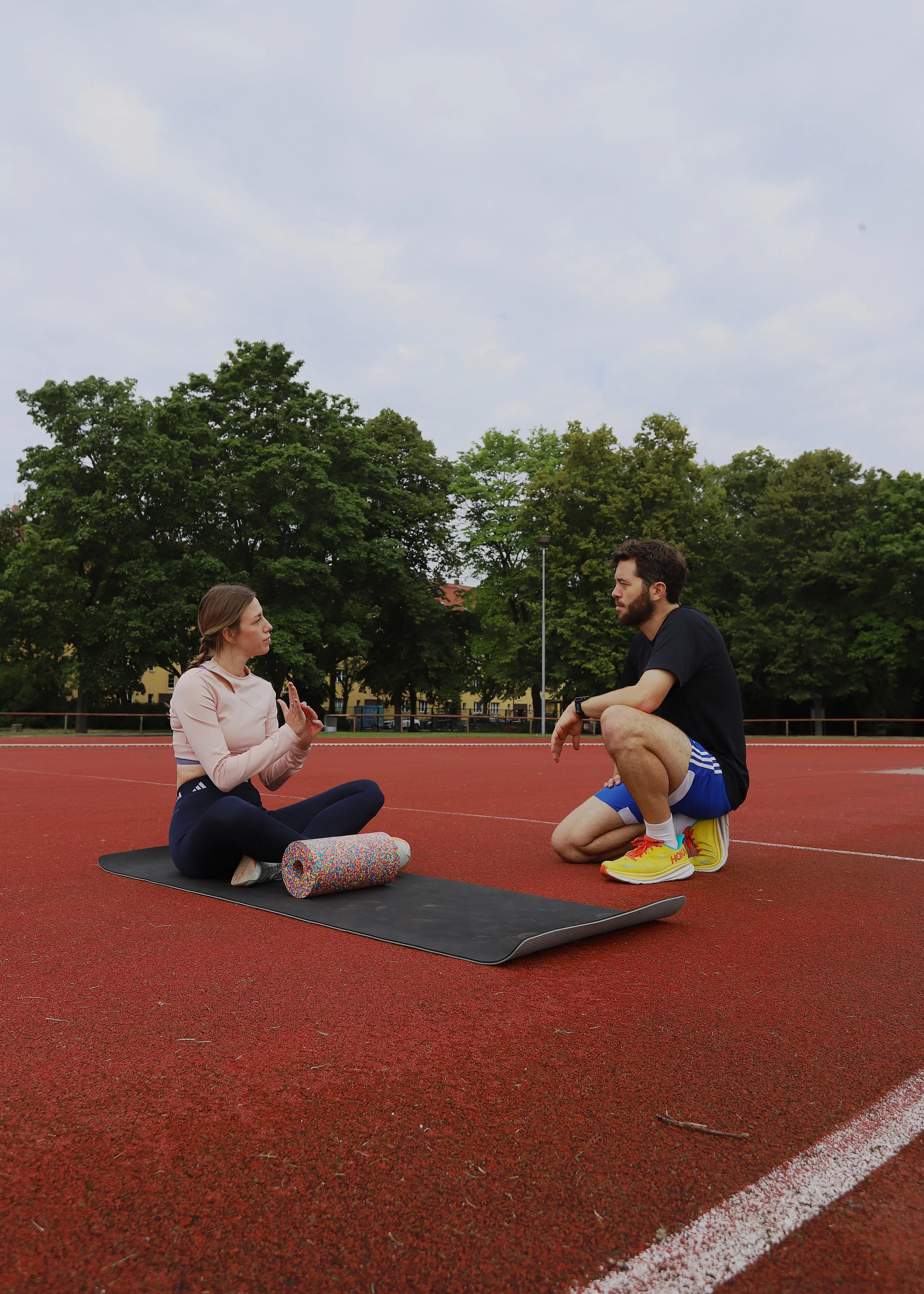 erdi Nees beim Laufcoaching auf der Laufbahn in Berlin