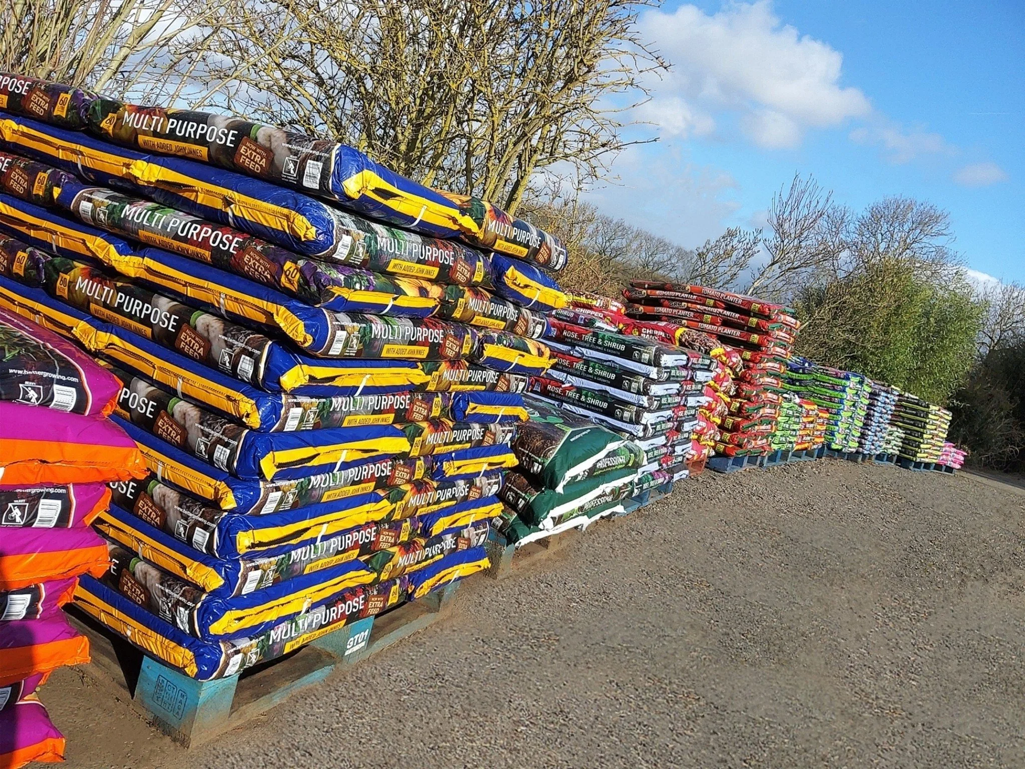 🌷 Compost Restocked! 🌷 

Our wide range of compost has everything you need to give your garden the care it deserves! 😁 

35Ltr John Innes No.2 &amp; 3 - &pound;4.99
35Ltr Topsoil - &pound;4.99
50Ltr Farm Yard Manure - &pound;4.99
80Ltr Bark - &pou