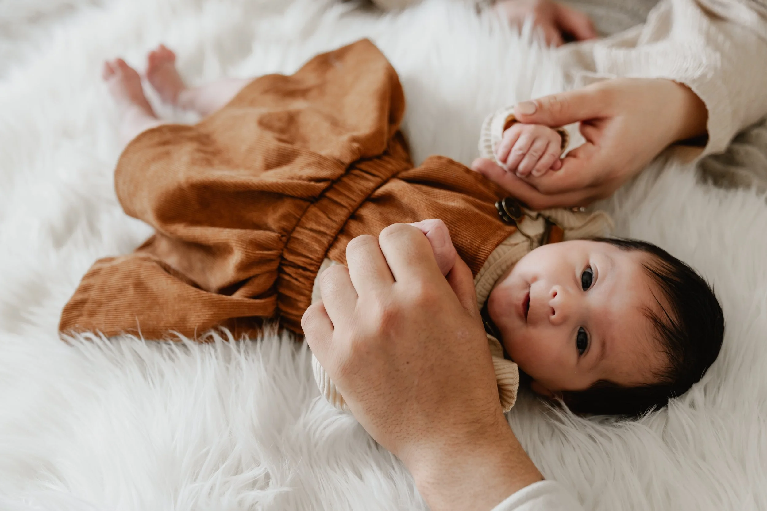 Entspanntes Neugeborenenfotoshooting