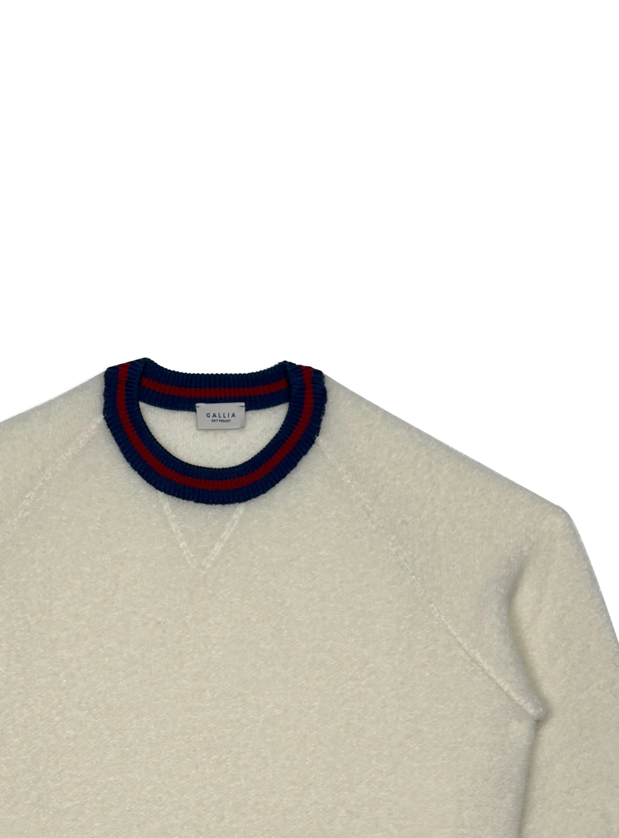Maglia Gallia a maniche lunghe in calda e morbida lana tinta unita con dettaglio a contrasto nel collo, polsini e fondo.