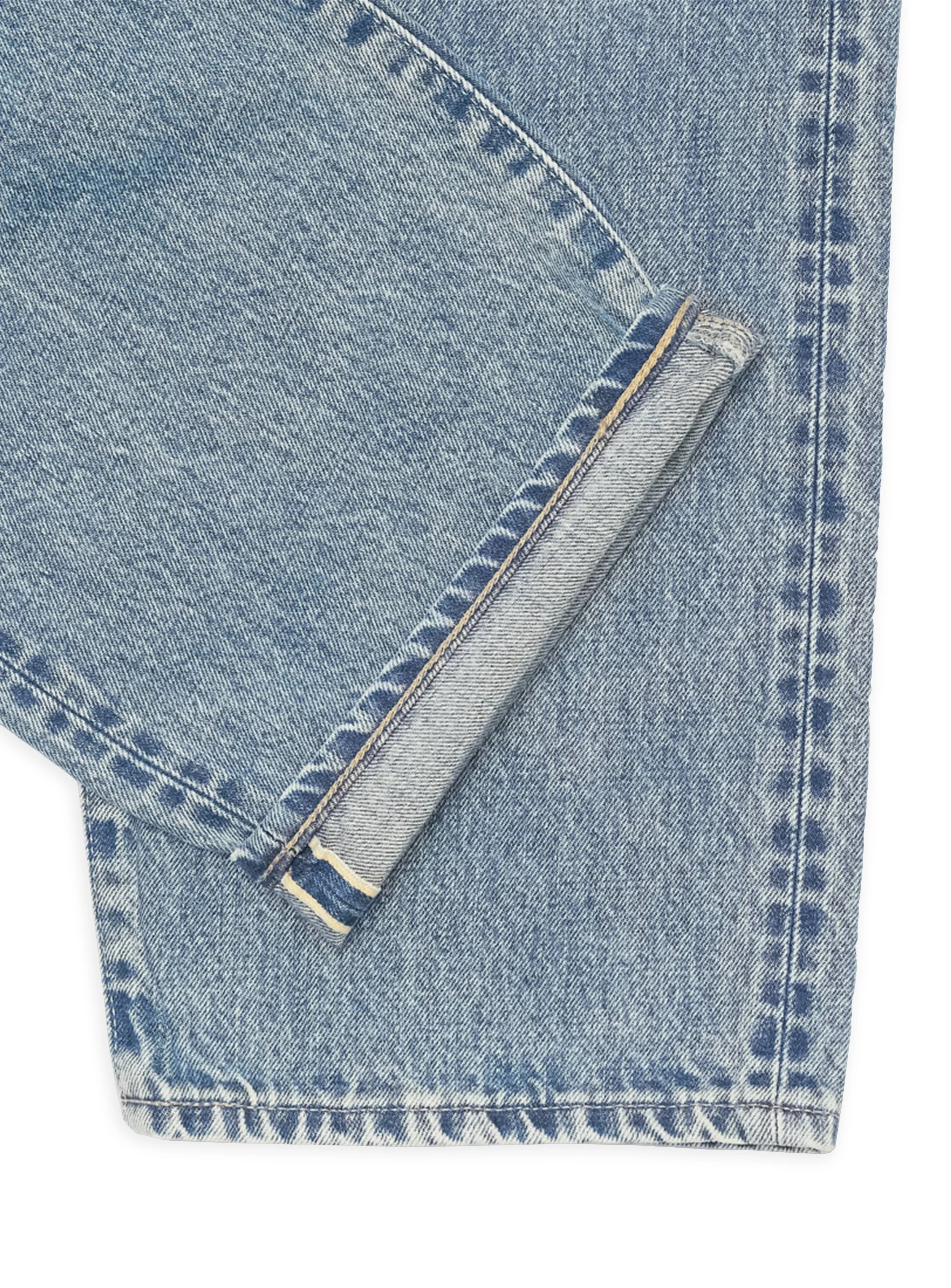 Denim Edwin effetto lavato tinta unita con cimosa rainbow. Edwin è un marchio di denim dove risaltano l'artigianalità e la competenza giapponese.