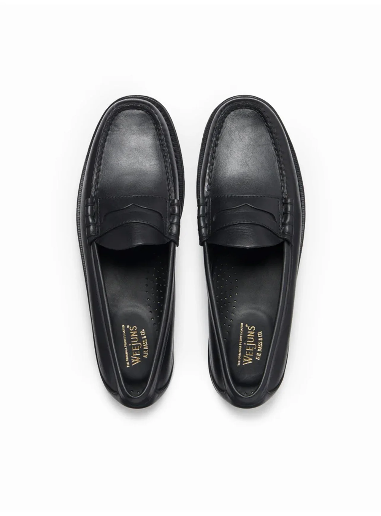 Mocassino Gh Bass cucito a mano in pelle morbida. Il suo design tradizionale mantiene il profilo classico della scarpa grazie all'uso di tecniche di costruzione originali del 1936.