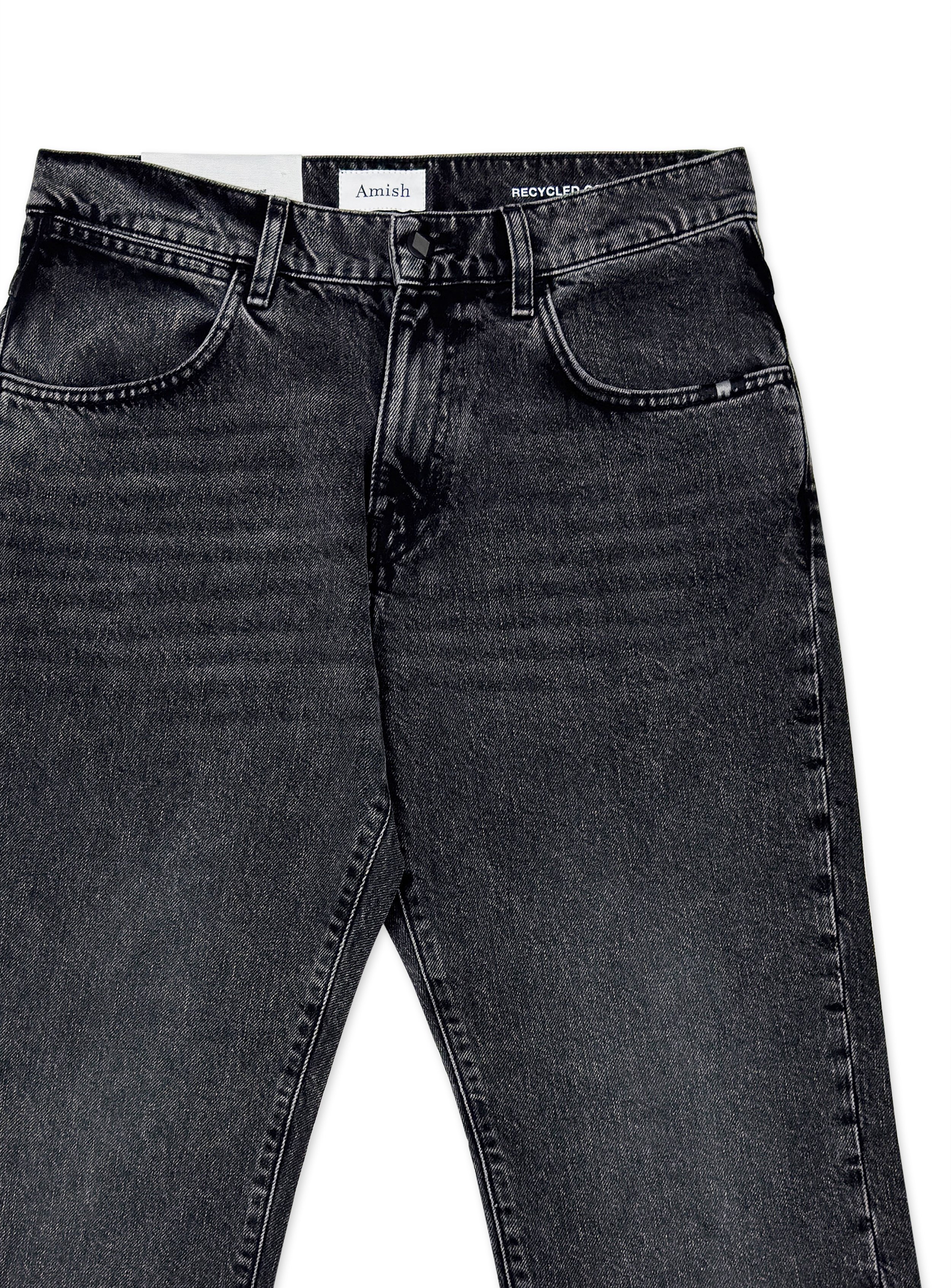 Jeans Amish bull colorato tinta unita senza strappi e fondo dritto. Un denim moderno con una vestibilità comoda ideale da abbinare ad una scarpa bassa.
