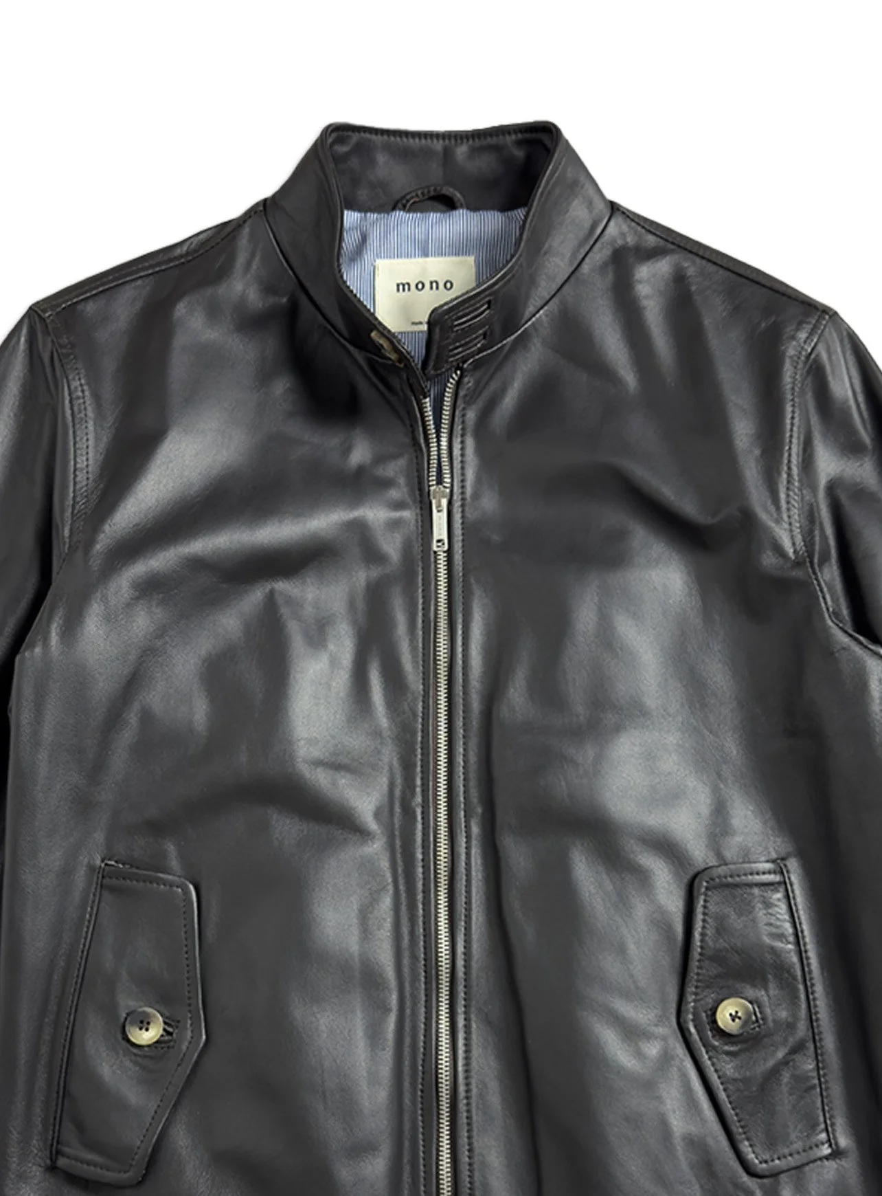 Giacca Mono in vera pelle tinta unita. Prodotto artigianale fatto in Italia. E’ la perfetta sintesi tra le tendenze del momento e la cura del prodotto nei dettagli.
