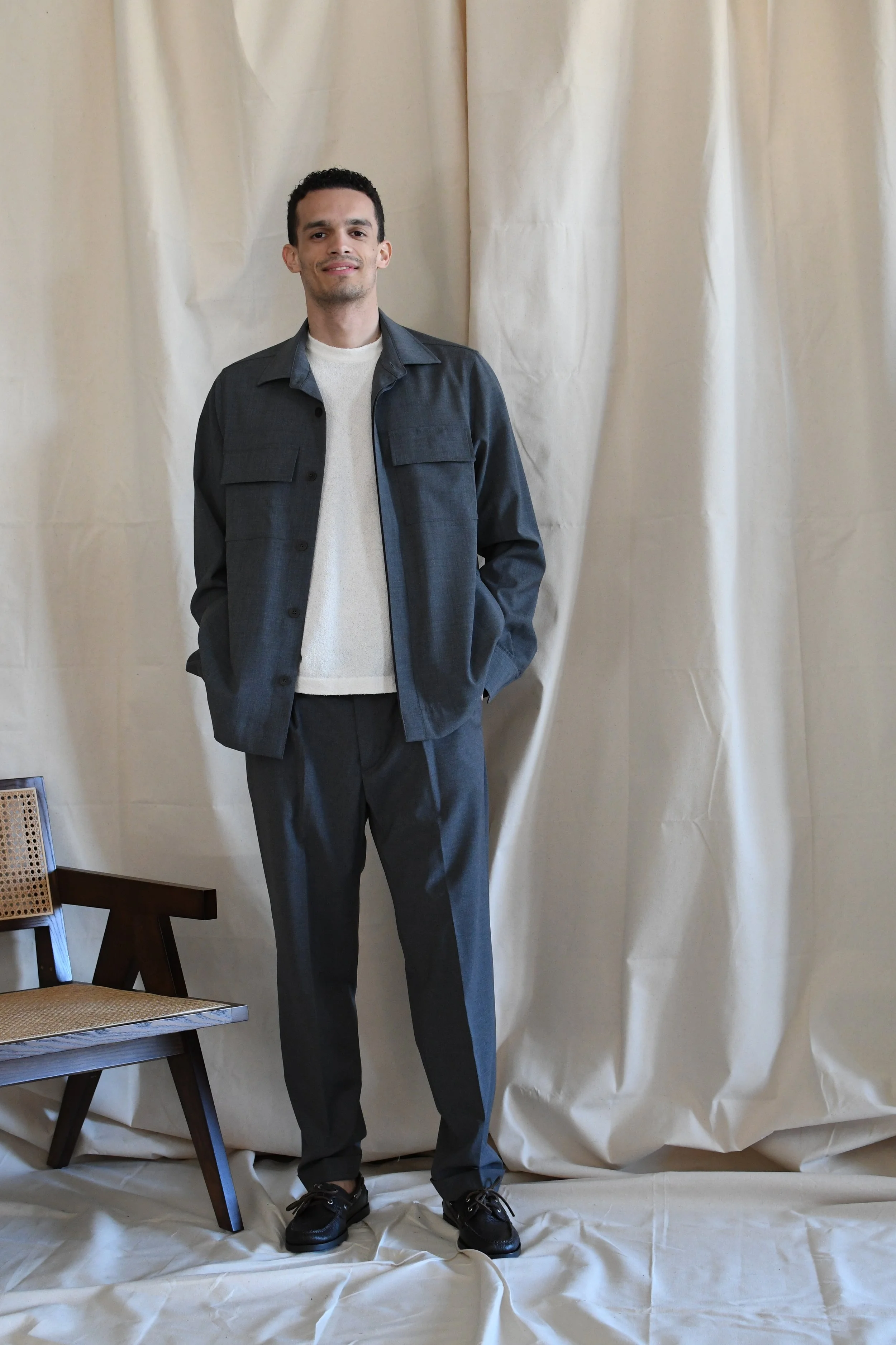 Overshirt Devorè in fresco lana tinta unita.