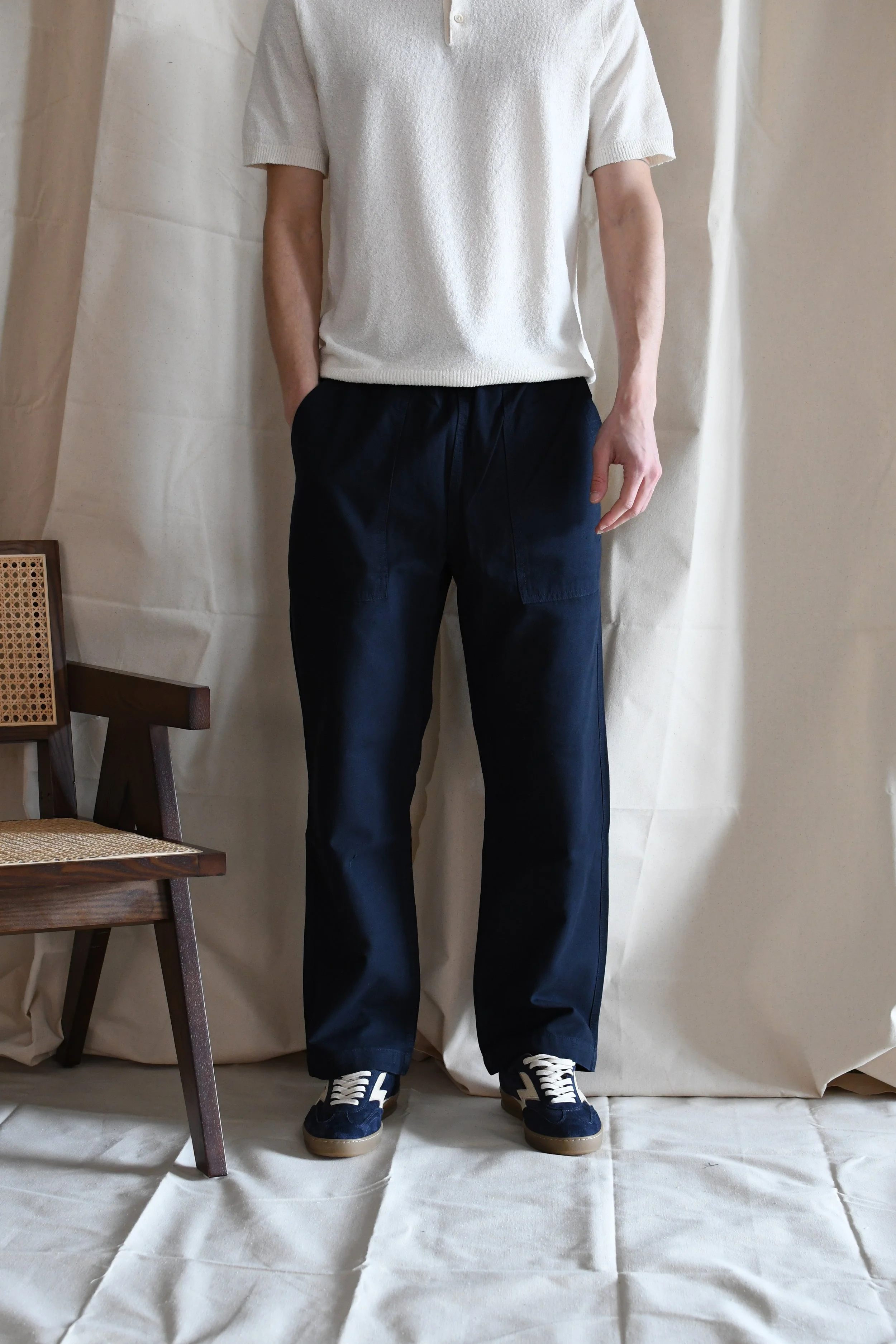 Pantalone Service Works in cotone canvas tinta unita. Capo ispirato agli indumenti da lavoro delle cucine londinesi.