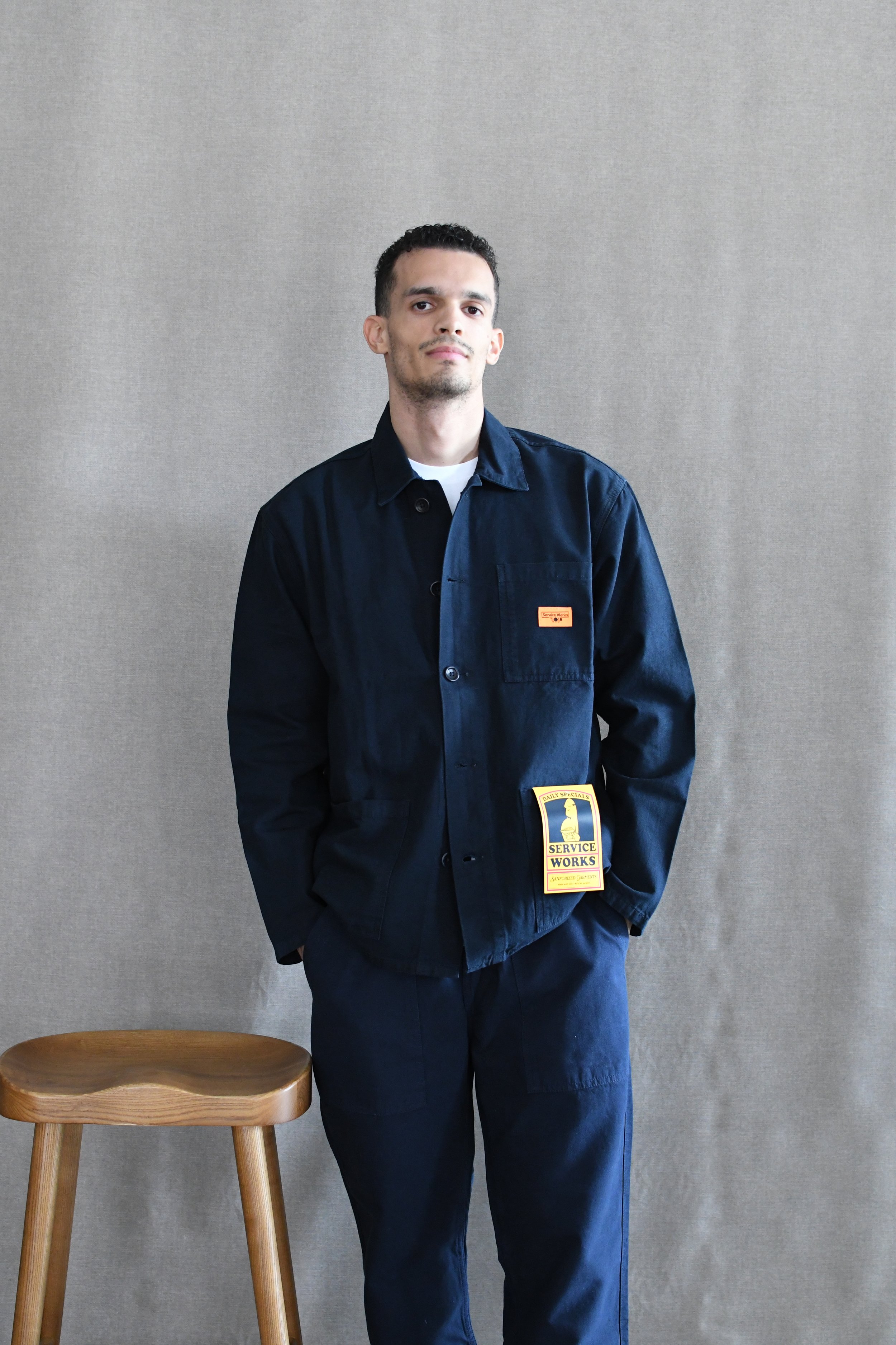 Giacca Service Work in cotone tinta unita. Capo ispirato agli indumenti da lavoro delle cucine londinesi.