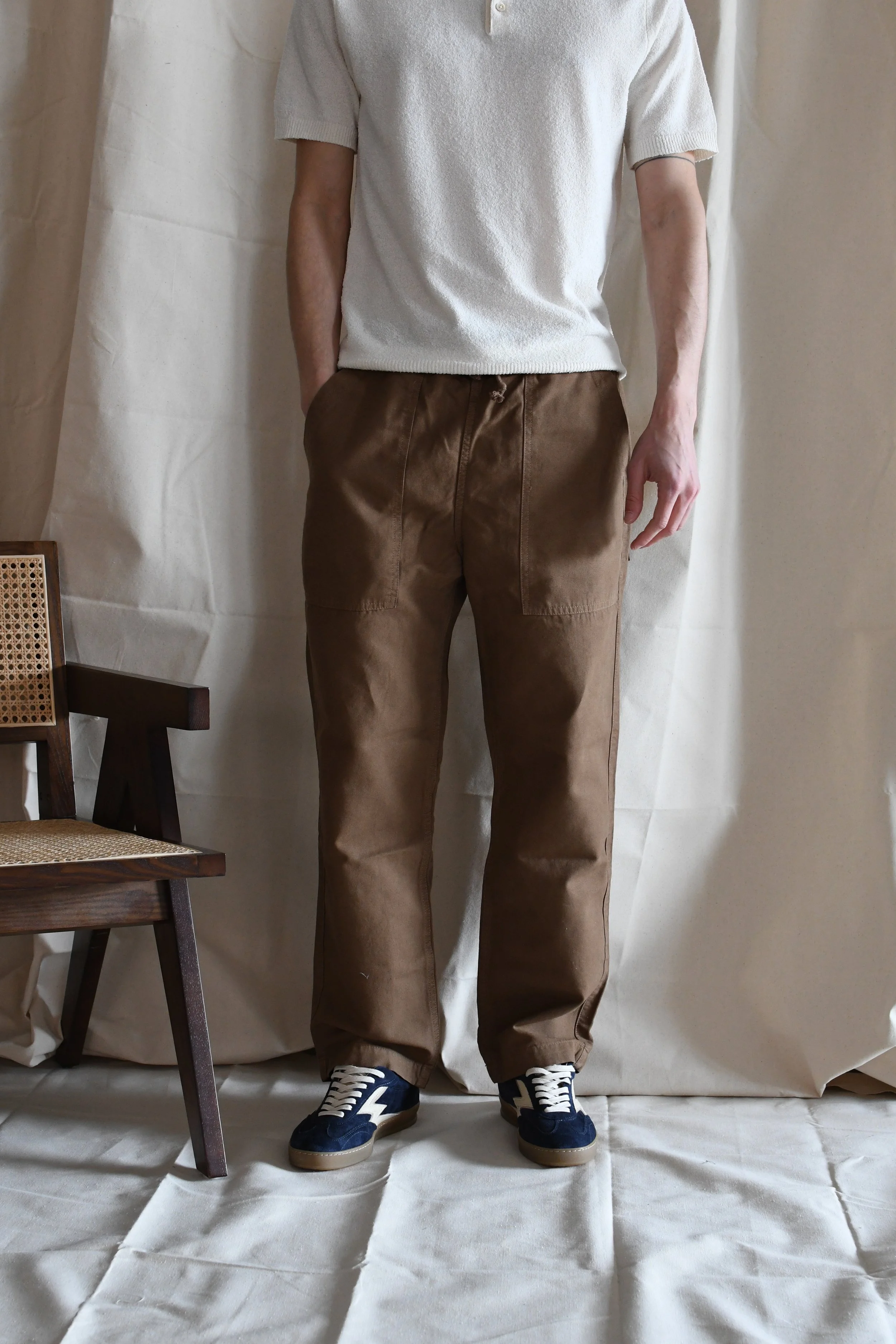 Pantalone Service Works in cotone canvas tinta unita. Capo ispirato agli indumenti da lavoro delle cucine londinesi.