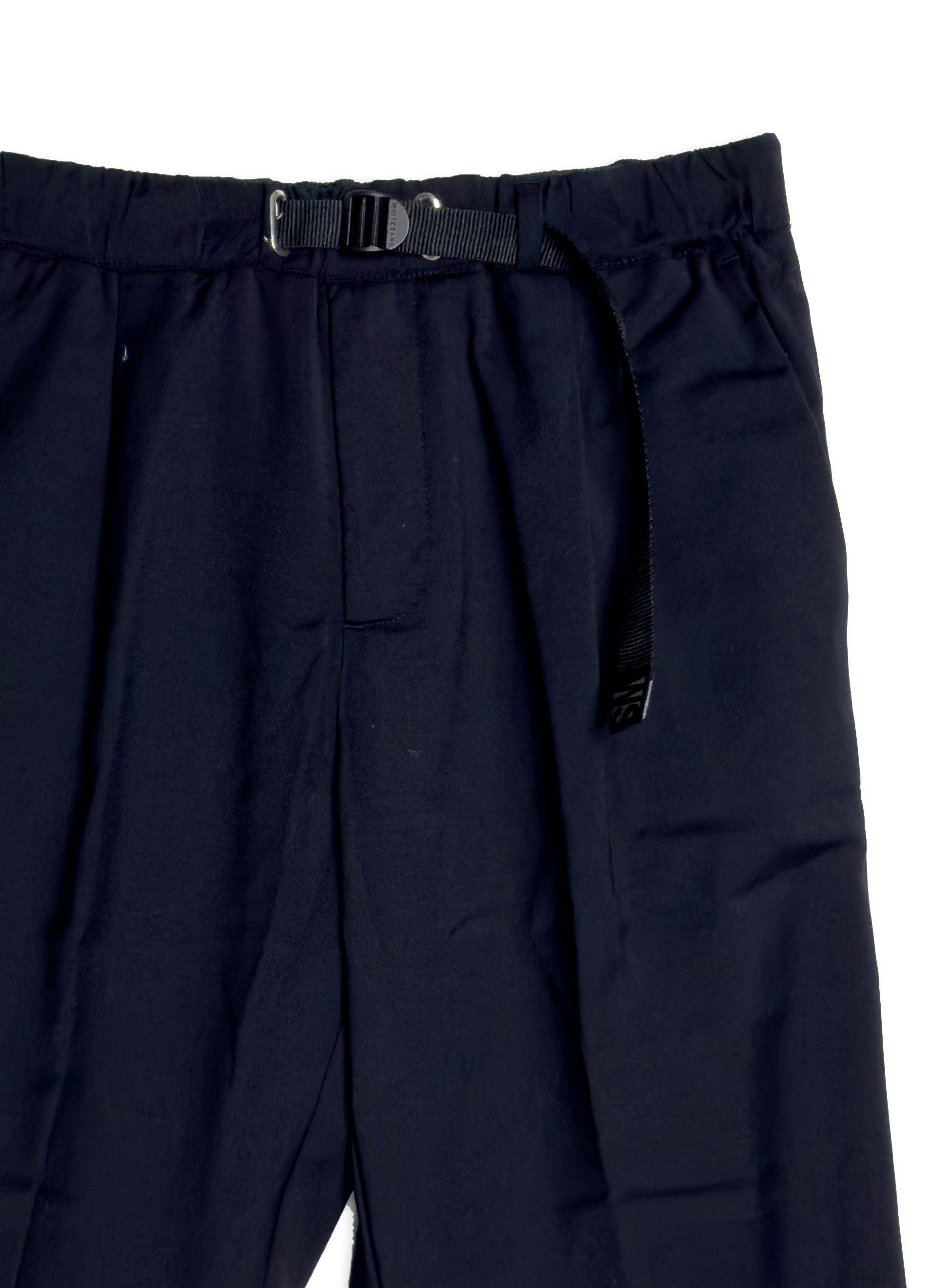 Pantalone White Sand vestibilità comoda, tinta unita. Tessuto in fresco lana leggerissimo.